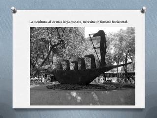 La escultura, al ser más larga que alta, necesitó un formato horizontal.
 