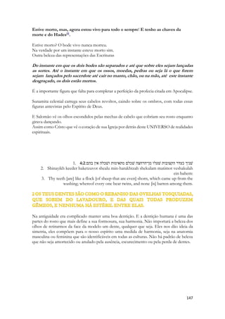 19:16 E quando os mensageiros foram entrar, eis que havia uma imagem na cama, com uma almofada de pêlos de cabra para sua cabeceira. "(1 Samuel 19: 12-16 KJV) 
. 
A moça tem os cabelos negros-azulados e cacheados e compridos. A pista nos é dada pela cabras. A tonalidade da pelagem das cabras era normalmente negra, marrom, ou pintadas, mas, o pelo que mais se parecia com o cabelo humano era a pelagem negra das cabras. Algumas tinham o pelo muito comprido, tão comprido que até modernamente são feitos apliques de cabelo baseados em pelos de cabra e são confundidos com o cabelo negro natural. 
 