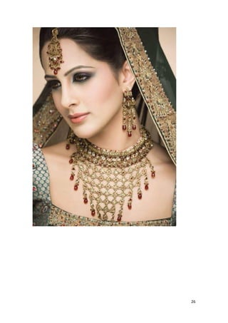 levantar suspeitas do grupo de pastores vai arrastando com certa dificuldade o grupo de animais, fingindo ser pastora. Uma engraçadíssima cena. Para não levantar suspeitas de sua verdadeira intenção. Então ela o avista. E mais uma vez perde a respiração e OUSADAMENTE ela é que lhe dá uma cantada! Onde você está indo, me leva! Eu não quero mais ninguém (porque seria eu ‘como a que anda errante” junto ao rebanho de teus companheiros). Não quero andar “errante”. Porque com você...eu me encontrei! Não tenho que correr atrás de mais ninguém. Onde você vai estar “descansando” para que ali eu possa “descansar” também? 
Uma belíssima parábola do amor da Igreja por Cristo. Lembra a ousadia da moça que vai empurrando a multidão para tocar as vestes de Jesus, da outra que para toda a multidão que segue a Jesus com seus gritos e que é convocada as pressas pelos discípulos e mesmo destratada por Jesus não permite que ele continue seu caminho sem atende-la, fazendo os olhos de Jesus brilharem de alegria com sua fé desmedida e ousada: 
- Mulher! Grande é a tua fé! Nem emsmo em Israel encontre uma fé como a tua! 
A menina é ousada. Ousada como Jesus espera que a Igreja seja para com as coisas celestiais. Paulo, apóstolo, rabino, mestre, reivindica: “tendo pois ousadia entremos diante do trono de Deus! 
Ela anseia conhece-lo! Saber o que vai fazer enquanto há luz. Ela não quer perder-se! O coração da igreja fiel não anseia um evangelho qualquer. Uma revelação qualquer. Uma direção que a distancie do amor de Cristo. Não quer andar errante. Como tantos estão. Milhares de igrejas caminham sem nenhuma orientação divina, desviando-se, errantes, porque não seguem aos conselhos do Senhor: 
Aquele que tem ouvidos ouça o que o espírito hoje diz ás igrejas. 
“porque seria eu como a que CAMINHA errante” 
Andar é um símbolo nas Escrituras, Salmos exorta: “Bem-aventurado aquele que não ANDA no caminho dos pecadores e nem se ASSENTA na roda dos escarnecedores”. 
A menina não quer andar perdida. Ela não anseia PERDER-SE. Ela não quer errar o caminho. 
Vivemos hoje num mundo de controvérsias, de milhares de doutrinas julgadas bíblicas, movimentos espirituais falsificados. 
Ontem ouvia a rádio (01/julho/2014) e alguém falava a respeito de uma “substancia” exatamente usando o termo “substancia” a ser misturada ao “sangue do cordeiro” para libertação de vícios. A rádio FM, ao menos no RJ, protagoniza um assassinato da interpretação bíblica, que chega a ser dolorosa. Dezenas de pregadores que desconhecem a beleza e a profundidade das Escrituras, palestrando sobre coisa alguma. O nada é nada não importa se veio da boca de um Querubim ou da minha. Porcaria é sempre porcaria. Lixo espiritual é sempre lixo. Imagina-se que se um sujeito diz que recebeu uma visão dada por um anjo em meio a pelo menos uma miríade de anjos, essa tal palavra, escrita em papel celestial, seja algo maravilhoso. Se não é, não importa o pacote. O falso profeta parece um bruxo. Ele ameaça até arrancar o seu nome do livro da vida se você não crer no que ele fala. E se a porcaria que ele fala é lixo, sem sentindo, destituída de qualquer coisa nova, uma REPETIÇÃO de algo que uma criança de 6 anos aprende numa noite qualquer numa escola bíblica dominical, ele diz que você não compreendeu o mistério. O que é intrigante. A tal revelação parece morta, tá em putrefação, tá fedendo, tá de desfazendo e ele diz a coisa que ele está trazendo da parte de Deus, está viva! E se você diz que não, ele te condena ao inferno.  