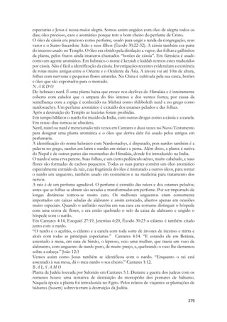 Sunamita usa um Saree ou as vestes que um dia originariam o Saree, com muitos adereços. O Livro de Cantares fala do amor conjugal, mas ua ênfase é o romance com um dueto entre Salomão e o espírito de Deus. Não possui a ótica do Kama Sutra Indiano, não é essa sua finalidade e nem tão pouco o motivo que conduz a trama ou a canção. Autores que lerem conotações eróticas como o principal, abusam do texto, literalmente. Paralelos com textos da antiguidade ajudam, mas não são a ponte para os mistérios de Cantares. Este estudo não dá ênfase a dimensão humana, outros que tratam da intimidade, do namoro, noivado, casamento e da liberdade conjugal e da expressão do amor humano, lidarão com essas questões melhores do que eu. A visão profética não exclui o mundo de dimensões de Cantares. Mas esta versão é para toda a Igreja. Para as crianças rirem com a caçadora de raposas, com os adolescentes imaginarem as danças, os encontros e desencontros a luz de um amor encantador, e sob a luz da coisas espirituais. 
Mas deixo as fotos que ilutram o texto. Elas ilustram o texto, 
E permitem a visualização do que está escrito. Se vc se sentir incomodado, substitua por fotos mais doces, ou de crianças vetindo as roupas, ou só dos vestidos. Entenda que cada ser humano possui sensibilidades diferentes. Não se pertube com as fotos ou ilustrações. Mas, pense que é necessário ilutrar o que você ensinará, como pedagogo de nossa época de mídia, aconselho a ser bem visual. 
 