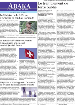 EDITORIAL ECRIT EN ANGLAIS
PAR EDMOND Y. AZADIAN
ET PUBLIE DANS THE ARMENIAN
MIRROR-SPECTATOR EN DATE DU
17 DECEMBRE 2015
Si un écrivain de talent s’était vu
commandé le scénario d’une future et
parfaite catastrophe, peut-être
n’aurait-il pu inventer un meilleur scé-
nario que le sort qui a frappé l’Arménie
en 1988. Cette année-là, un tiercé par-
fait a frappé : l’Union soviétique en
ruine, une guerre qui faisant rage avec
l’Azerbaïdjan, le tout aggravé par un
tremblement de terre de magnitude 7
sur l’échelle de Richter au cœur de
l’hiver.
Plus de 300 000 réfugiés arméniens
qui avaient récemment fui les pogroms
de Soumgaït et de Bakou vers
l’Arménie ont dû faire face à une autre
tragédie après le séisme.
Depuis les 100 dernières années, les
Arméniens ont subi le génocide oublié
et, au cours du dernier quart de siècle,
nous avons ajouté le traumatisme d’un
tremblement de terre oublié. Au lende-
main du génocide, Gumri, connue sous
le nom d’Alexandropol à l’époque, a
accepté des centaines de milliers
d’orphelins arméniens en 1926, qui,
plus tard, ont vécu l’expérience d’un
tremblement de terre similaire.
Le 7 décembre 1988, le tremblement
de terre a secoué l’ensemble de la pro-
vince de Shirak pendant 41 secondes,
avec son épicentre dans la ville de
Spitak, 80% des bâtiments ont été
rasés et 25 000 personnes tuées, selon
le décompte officiel, tandis que
d’autres sources ont cité un nombre
plus élevé de pertes humaines, 150 000
personnes mortes ou blessées et plus
de 514 000 sans-abri.
Le tremblement de terre a égale-
ment détruit 40% des infrastructures
industrielles de l’Arménie, ce dont, à
ce jour, le pays ne s’est pas complète-
ment remis.
D’une population de 300 000 per-
sonnes dans la région, seules 120 000 y
demeurent encore, beaucoup ayant
quitté la misère dans l’espoir d’une vie
meilleure en Russie.
Le niveau de pauvreté parmi la
population restante est de 46%, plus
que toute autre région en Arménie.
On peut se demander pourquoi ces
gens continuent d’y vivre, dans ces cir-
constances difficiles. Sont-ils si
patriotes et attachés à la terre que le
déplacement est hors de question ou
plutôt ne sont-ils pas en mesure de
payer le déménagement ? La première
probabilité pourrait être plus gratifian-
te, mais la vérité tend vers la seconde
option.
L’adjoint au ministre soviétique de
la défense civile, le Major-Général
Nikolai Tarakanov, qui, deux ans avant
1988 avait été assigné aux efforts de
secours à Tchernobyl à la suite de la
catastrophe nucléaire dévastatrice de
cette région, était en Arménie pour
superviser les opérations de secours,
et a déclaré, « La situation à Spitak
s’avère être bien plus terrible que celle
de Tchernobyl. »
À un moment donné, la tragédie a fait
les manchettes des médias internatio-
naux. Cent treize pays se sont précipi-
tés en envoyant de l’équipement d’aide
et des secours humanitaires, du per-
sonnel et de l’équipement médical. Le
secrétaire général de l’URSS Mikhaïl
Gorbatchev a alloué 5 milliards de
roubles (environ 8 milliards de dollars)
à la reconstruction, qui aurait dû être
achevée en deux ans. Pourtant, 27 ans
plus tard, la misère subsiste et l’effon-
drement de l’empire soviétique n’est
pas l’unique cause de ce retard.
L’Union soviétique subissait à ce
moment-là un changement majeur.
C’était encore un monde fermé et
grâce à cette catastrophe, certains
pays, dont les États-Unis, ont été en
mesure de fournir de l’aide en utilisant
la situation comme un gain de rela-
tions publiques.
Les Arméniens de la diaspora, cho-
qués que leur petite nation soit à l’hon-
neur pour la pire des raisons possibles,
ont contribué sans réserve et de
manière significative, même après
avoir été témoins d’abus cyniques et
de profits par certains responsables
gouvernementaux.
Depuis ce tremblement de terre en
Arménie, beaucoup d’autres tremble-
ments de terre et de catastrophes
naturelles ont fait les manchettes à
leur tour, Mexique, Japon, Népal, Iran,
juste pour en nommer quelques-uns, et
la misère persistante dans la région de
l’Arménie a été oubliée. En outre, il
semble que les personnes touchées par
ces autres calamités, aussi dévasta-
trices, ont été en mesure de se
remettre sur pied beaucoup plus rapi-
dement.
Chaque fois que je me rends en
Arménie et exprime le désir de me
rendre à Gumri, les gens me regardent
d’un air interrogateur, comme pour
demander, « Qui y a-t-il à voir à Gumri
? » Ma réponse : rien, je tiens à faire
preuve d’empathie avec les habitants,
partager leur douleur et leurs aspira-
tions et savoir qu’il y a une lumière au
bout du tunnel.
La misère en Arménie a des résul-
tats mathématiques différents selon
celui qui répond. Selon les statistiques
du gouvernement, il y aurait 965
familles ayant besoin de logements
dans les provinces de Shirak et Lori, et
le gouvernement devrait répondre à
leurs besoins au cours des années
2015-16.
Depuis 2008, le gouvernement a
alloué plus de 200 millions de dollars à
la reconstruction de logements. Mais
en réalité, il y a encore 4 500 familles
sans-abri vivant dans des conditions
inhumaines dans des domiks
(baraques provisoires). 433 familles
sans abri sont sur la liste d’attente du
gouvernement, mais 3 500 familles ne
sont pas sur cette liste pour une varié-
té de raisons – travail temporaire en
Russie puis de retour, ou des familles
sont trop nombreuses pour leur loge-
ment actuel. En effet, 27 ans plus tard,
les enfants ont grandi, ont formé leurs
propres familles, et utilisent encore les
Suite à la page 8
LUNDI 11 JANVIER 2016 - MONDAY JANUARY 11, 2016 • ABAKA • 7
S E C T I O N F R A N Ç A I S E
LUNDI 11 JANVIER 2016
Le tremblement de
terre oublié
Le Ministre de la Défense
d’Arménie se rend au Karabagh
Tôt le matin du 19 décembre, le ministre
arménien de la Défense Seyran Ohanian
s’est rendu au Haut-Karabagh pour une
visite surprise. Seyran Ohanian a rencon-
tré les responsables politiques et le com-
mandement de l’armée du Haut-
Karabagh. Il a visité la ligne de front avec
le commandant de l’armée du Haut-
Karabagh, le lieutenant-général Levon
Mnatsakanian et d’autres officiers supé-
rieurs.
Selon le communiqué du secrétaire du
ministre Artsrun Hovhannisian, le ministre a rencontré des représentants du
Karabagh.
Hovhannisian a également déclaré que la situation était « extrêmement tendue ».
Les présidents d’Arménie, Serge
Sargissian, et d’Azerbaïdjan, Ilham
Aliev, se sont réunis le 19 décembre
2015 à Berne, à l’invitation de la
Suisse, pour évoquer le conflit du
Haut-Karabagh. Leur souhaitant la
bienvenue au nom du Conseil fédéral,
le chef du Département fédéral des
affaires étrangères Didier Burkhalter a
réaffirmé la volonté de la Suisse de
soutenir les efforts déployés en vue
d’une résolution pacifique du conflit et
de continuer à proposer ses bons
offices.
Lors de sa rencontre avec les chefs
d’Etat des deux pays, le conseiller
fédéral Didier Burkhalter a souligné
que le conflit relatif au Haut-Karabagh
ne pourrait être résolu que par un pro-
cessus de négociation conséquent. Il a
appelé les parties à renforcer le dia-
logue et à renoncer à tout acte de vio-
lence ou de provocation. Didier
Burkhalter a par ailleurs répété que la
Suisse se tient à disposition pour sou-
tenir les efforts de dialogue, en
accueillant des rencontres et en met-
tant à disposition des experts. Le
Caucase du Sud compte parmi les
priorités de la Suisse en matière de
politique de paix. Lorsqu’elle présidait
l’OSCE (Organisation pour la sécurité
et la coopération en Europe) en 2014,
la Suisse a plaidé pour le maintien des
formats de médiation existants au sein
de l’organisation. Elle a aussi soutenu
différentes mesures visant à instaurer
la confiance et cherché à nouer des
contacts étroits avec la société civile.
En qualité de président en exercice de
l’OSCE, Didier Burkhalter avait alors
invité les deux chefs d’Etat à se
rendre en Suisse pour y mener des
entretiens.
La Suisse salue la rencontre entre
les présidents arménien et
azerbaïdjanais à Berne
Sargissian et Aliev appuient l’initiative
de création de mécanismes d’enquête
Les Présidents d’Arménie et d’Azerbaïdjan
ont appuyé les travaux en cours des co-pré-
sidents du Groupe de Minsk de l’OSCE sur
les propositions concernant des mesures
afin de réduire le risque de violence le long
de la ligne de contact entre l’Arménie et
l’Azerbaïdjan, y compris un mécanisme
d’enquête.
« Le sommet a été l’occasion pour les
présidents de clarifier leurs positions respectives au cours de leur tête-à-tête. »
Les présidents ont confirmé leur volonté de poursuivre l’engagement sur des
propositions relatives à un règlement en cours de négociation. Ils ont également
réaffirmé leur engagement à respecter le format du Groupe de Minsk.
Les co-présidents demeurent prêts à travailler avec les parties sur la médiation
d’un règlement pacifique et négocié du conflit du Haut-Karabagh.
 