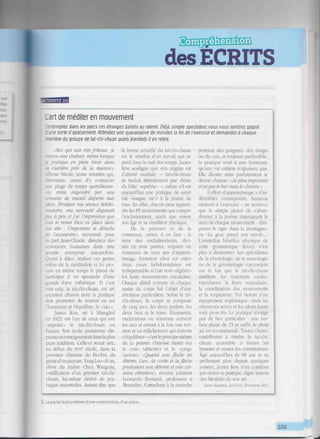 des ECRITS
'•iVil<i*iA
-'art de méditer en mouvement
êcitemplez dans les parcs ces étranges ballets au ralenti. Déjà, simple spectateur, vous vous sentirez gagné
fane sorte d'apaisement. Attendez une quarantaine de minutes la fin de l'exercice et demandez à chaque
-ambre du groupe de taï-chi-chuan quels bienfaits il en retire.
Moi qui suis très frileuse, je
ssens une chaleur, même lorsque
etique en plein hiver dans
I clairière près de la maison-.
•firme Nicole, jeune retraitée qui,
rmais, essaie d'y consacrer
une plage de temps quotidienne.
•Le stress engendré par une
une de travail disperse mes
• Pendant ma séance hehdo-
adaire. ma nervosité disparaît
à peu et j'ai l'impression que
M se remet bien en place dans
ma tête : l'important se détache
de l'accessoire', reconnaît pour
art Jean-Claude, directeur des
«urces humaines dans une
grande entreprise automobile.
Quant à Alice, réaliser ces gestes
e de la méditation et lui pro-
en même temps le plaisir de
participer à un spectacle d'une
grande force esthétique, Et c'est
Lela, le taï-chi-chuan. cet art
siral chinois dont la pratique
doit permettre de trouver en soi
l'harmonie et l'équilibre, le « tao ».
James Kou, né à Shanghaï
en 1923, est l'un de ceux qui ont
• importé- le taï-chi-chuan en
France. Son école parisienne dis-
se un enseignement dans la plus
pure tradition. Celle-ci serait née.
au début du XATT siècle, dans la
province chinoise du Ho-Pei, du
génie d'un paysan, Yang Lou-ch'an,
élève du maître Chen Wang-tin.
codificateur d'un premier taï-chi-
chuan. lui-même dérivé de pra-
tiques ancestrales, Autant dire que
la forme actuelle du taï-chi-chuan
est le résultat d'un travail qui Se
perd dans la nuit des temps. James
Kou souligne que son origine est
d'abord martiale - taï-chi-chuan
se traduit littéralement par h
du faite1
suprême» -, même s'il est
aujourd'hui une pratique de santé
(de -longue vie») à la portée de
tous. En effet, chacun peut appren-
dre les 85 mouvements que compte
l'enchaînement, quels que soient
son ige el sa condition physique.
De la patience et de la
constance, certes, il en faut : la
suite des enchaînements, divi-
sée en trois parties, requiert un
minimum de trois ans d'appren-
tissage. S'exercer chez soi entre
deux cours hebdomadaires est
indispensable si l'on veut «digérer»
les lents mouvements circulaires.
Chaque détail compte et chaque-
partie du corps fait l'objet d'une
attention particulière. Selon le taï-
chi-chuan. le corps se compose
de cinq arcs: les deux jambes, les
deux bras et le lor.se. Ftirements.
ondulations ou rotations activent
les arcs et créent à la fois une ten-
sion et un relâchement qui doivent
s'équilibrer-c'est le principe même
de la pensée chinoise basée sur
le «vin» (détente) et le «yang-
(action). «Quand une flèche esl
libérée, l'arc, la corde et la flèche
produisent une détente et une cer-
taine vibration-, résume joliment
Leonardo Bernardi. professeur à
Bruxelles. S'attachant à la moindre
position des poignets, des doigts
ou du cou. et toujours perfectible,
la pratique tend à une harmonie
qu'une vie entière n'épuisera pas.
Elle illustre ainsi parfaitement le
dicton chinois : «Leplus important
u est pas le but mais le chemin. »
L'effort d'apprentissage a d'in-
déniables contrepoints, heureux
moteurs à l'exercice - ne serait-ce
que le simple plaisir de s'aban-
donner à la poésie imprégnant le
nom de chaque mouvement : -Em-
porter le tigre dans la montagne»
ou -La grue prend son envol»...
L'immédiat bénéfice physique de
cette gymnastique douce n'est
plus à démontrer. Les spécialistes
de la physiologie, de la neurologie
ou de la gérontologie s'accordent
sur le fait que le taï-chi-chuan
améliore les fonctions cardio-
vasculaires, la force musculaire.
la coordination des mouvements
et la respiration. Nul besoin d'un
équipement sophistiqué: seuls les
vêtements serrés et les talons hauts
sont proscrits. La pratique n'e
pas de lieu particulier : une sur-
face plane de 15 m suffit, le plein
air est recommandé. Toutes choses
contribuant à rendre le taï-chi-
chuan accessible à tomes les
bourses et toutes les constitutions.
Âgé aujourd'hui de 88 ans et ne
professant plus depuis quelques
années. James Kou n'en continue
pas moins sa pratique, digne témoin
des bienfaits de son art.
Laure Bazantay, £Si i KibfeMll.
1. La partie la plus élevée d'une construction, d'un arbre.
105
 