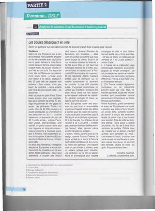 PARTIE 2
Dcomme... DELF
iwiiiiiniti II I Analyser le contenu d'un document d'intérêt général iiiiiiiiiiimiiimimiiiiimimiiimmiiimiiiiiimiimii
MIHWHñW
Les poules débarquent en ville
Elever un gallinacé sur son balcon permet de disposer d'œufs frais et sains toute l'année
Tendance
Claire est une Parisienne qui a bien
de la chance. Non contente d'habiter
un rez-de-chaussée avec cour priva-
tive et jardin derrière la butte Mont-
martre, la jeune femme a le privilège,
chaque matin, de pouvoir récolter un
œuf frais au saut du lit. Car depuis six
mois, elle est l'heureuse propriétaire
d'une poule naine. «J'avais envie
d'un retour à la nature, explique-t-
elle. Et puis cela me rappelle mon
enfance." Ses voisins n'ont pas
tiqué'. Au contraire. «Leurs enfants
sont ravis de nous rendre visite!», se
réjouit-elle.
Avec sa poule en plein Paris, Claire
passe encore pour une originale.
Mais pour combien de temps ? L'éle-
vage de gallinacés en ville gagne du
terrain. Les jardineries Truffaut ont
vendu plus de 20 000 poussins et
poules pondeuses ou d'ornement à
des particuliers en 2011. «L'activité
basse-cour a augmenté de plus de
50 % cette année», précise Pierre-
Alain Oudart, chef de produit. «Elle
connaît un grand succès dans tous
nos magasins en zone périurbaine. »
Cela se confirme à Toulouse, Auba-
gne et Amiens, mais également au-
tour de la capitale, à Herblay (95) aux
abords du Stade de France, à Saint-
Denis (93).
En deux ans d'existence, l'entreprise
alsacienne Éco-poules a écoulé suf-
fisamment de poulaillers en kit pour
abriter 30000 gallinacés:«Nous nous
attendions à toucher des milieux
plus ruraux», observe Stanislas de
Beaumont, son fondateur. « Mais
c'est en ceinture parisienne que nous
avons le plus de clients. Et 80 % de
nos ventes se réalisent sur Internet. »
De fait, sur le Web, on voit fleurir les
échanges d'accros de la crête, sou-
cieux d'offrir un habitat cosy2
à Pou-
poule (200 euros pièce en moyenne).
Et les fabricants d'abris rivalisent
d'idées pour se distinguer sur un
marché concurrentiel où dominent
les produits à bas coût importés
d'Asie. L'argument économique ne
semble pas prioritaire : produire des
œufs moins chers sur son balcon
qu'en batterie3
relèverait de l'exploit.
En général, écologie et retour au
naturel sont mis en avant.
Ainsi, Éco-poules vante ses struc-
tures en bois local et renouvelable
et promeut l'appétit féroce des bêtes
à plumes pour les restes de cuisine.
« Une poule peut consommer jusqu'à
200 kg par an de déchets organiques.
Or la loi Grenelle 1 va imposer de les
recycler à 45 % en 2015 », n'hésite
pas à avancer Stanislas de Beaumont.
Les fientes", elles, peuvent même
enrichir l'engrais du potager...
D'autres, malins, parient aussi sur le
design, comme Pousse Créative, la
jeune société qui a fourni à Claire le
petit habitat esthétique et éco-conçu
où niche son gallinacé. Une cabane
dont on peut choisir la couleur, avec
un espace grillagé pour s'ébattre,
une jardinière sur le toit où planter
fleurs et aromatiques pour l'aspect
campagne en ville, et dont l'entre-
tien est facilité par un tiroir amovible.
« Un peu de litière, un nettoyage par
semaine et il n'y a pas d'odeurs»,
assure Claire.
[...] Crainte de la malbouffe5
, rejet
des élevages industriels, souci péda-
gogique ou simple compagnie : ce
qui pousse jeunes parents et retraités
à craquer pour la cocotte n'est guère
différent en France et aux États-Unis,
où la tendance est née.
[...] En France, certains règlements
municipaux ou de copropriété
peuvent poser leur veto. Mais, de
manière générale, les poules en petit
nombre sont considérées comme
des animaux domestiques, au même
titre que les hamsters.
Michel Audureau, grand connaisseur
et auteur de Et si j'élevais une poule,
à paraître aux éditions Terre Vivante
en janvier 2012, conseille toutefois
de bannir6
le coq et ses tonitruants
réveils (la poule n'en a pas besoin
pour pondre). Puis de veiller au bien-
être animal. «Une poule a besoin
de picorer, il lui faut de la terre et un
minimum de surface. Difficile donc
de l'installer sur un balcon, d'autant
qu'elles sont sensibles au froid.»
Les amateurs d'œufs choisiront une
poule rousse ou une Marans et, pour
des coques bien dures, lui serviront
des céréales. Quand on veille au
grain, Poupoule le rend bien!
Christine Taconnet,
Le Monde, 29 décembre 2011.
1. Manifesté leur désapprobation, leur mécontentement.
2. Confortable.
3. Elevage industriel.
4. Excréments des poules, des oiseaux.
5. Mauvaise alimentation, nourriture.
6. Rejeter, exiler.
m 78
 