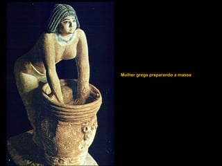 Mulher grega preparando a massa
 