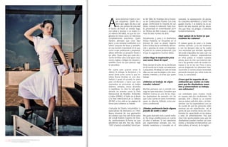 {18}www.revistavenuscuba.wordpress.com
revistavenus@gmail.com {19}www.revistavenuscuba.wordpress.com
revistavenus@gmail.com
A
veces tenemos miedo a rom-
per esquemas. Quién iba a
decir que algún día iba a ser
toda una proeza de voluntad
el hecho de llevar un vestido largo,
con sobre y tacones a un teatro o a
un estreno del ballet, sin que tus con-
géneres te miren como un elemento
completamente anacrónico. Quién
hubiera afirmado que unos blue
jeans y una camiseta sustituirían a un
sobrio conjunto de blusa y pantalón,
en esa reunión importante en la que,
como mujer profesional y preparada,
debes defender un proyecto frente a
tus jefes. Quien diría que cada día y
noche tendrían para cada quien dura-
ciones, reglas y códigos tan dispares y
volubles como los que parecen regir
la naturaleza.
Por suerte para quienes aman lo
clásico, lo vintage, lo femenino y lo
actual (todo junto, como la que es-
cribe), Ileana Jiménez es una dise-
ñadora a quien el encanto le sobra
para combinarlos y hacer que esos
momentos se armonicen en estilos
diversos, variados, nunca aburridos
ni repetitivos. Su obra ha sido galar-
donada en eventos como la Feria
Internacional de Muebles, Ambientes
y Estilos (FIMAE), el Salón de la Moda
y la Feria Internacional de La Habana
(FIHAV), y hoy está en las páginas de
Venus para contarnos su historia.
Graduada de Diseño Industrial(en la
especialidad de Vestuario) en 1994,
Ileana proviene de una generación
de cubanos que, tras salir de las aulas
del actual Instituto Superior de Dise-
ño, revolucionaron la forma en que
percibimos ese arte hoy día. Desde
1997 y hasta la actualidad, formó par-
te del Taller de Prototipo de la Empre-
sa de Confecciones Puntex. Con este
grupo confeccionó la mayoría de sus
obras, incluida la colección Todo Pun-
to, presentada en noviembredel 2014
en Fábrica de Arte Cubano y protago-
nista de este número de abril.
Actualmente, y junto a la diseñadora
Anissa Praderes, se encuentra en el
proceso de crear su propio negocio
sobre la línea de la mantelería, decora-
ción y prendas de vestir. Un importan-
te paso en su carrera profesional y por
el que le auguramos muchos éxitos.
¿Cómo llega la inspiración para
una nueva línea de ropa?
Estoy siempre al tanto de las tendencias
en el mundo de la moda, sus variaciones
y propuestas. Mi trabajo se nutre de todas
ellas una vez que las adapto a mis nece-
sidades, intereses, y la línea que quiero
trabajar.
¿Admiras el trabajo de algún
creador cubano?
Muchas personas van a coincidir con-
migo en esta respuesta. Considero que
Vladimir Cuenca es uno de los mejo-
res diseñadores de vestuario con los
que Cuba cuenta en estos momentos;
quien es además brillante como per-
sona y profesional.
¿Sientes preferencia hacia alguna
prenda de vestir o color?
Me gusta abarcarlo todo cuando traba-
jo. No tengo predilecciones en cuanto
al color o texturas. Sí me caracterizo
por experimentar siempre con ma-
teriales novedosos e inusuales en el
vestuario, la superposición de piezas,
los conjuntos asimétricos y “raros” me
gustan mucho. Y el invierno es mi es-
tación del año favorita por los atuen-
dos que lleva, los abrigos y bufandas
fundamentalmente.
¿Qué opinas de la forma en que
vestimos los cubanos?
El cubano gusta de estar a la moda,
sentirse cómodo y a la vez moderno;
y con los tiempos esto se ha vuelto
una necesidad que también depende
del poder adquisitivo de cada cual. Los
diseñadores cubanos sorprendemos
en otros países al mostrar nuestras
piezas, pues se cree que estamos aje-
nos a las grandes casas de modas eu-
ropeas y no es tan así. Poco a poco,
vamos adaptando los referentes inter-
nacionales a nuestra propia necesidad,
primando siempre, por sobre todas las
cosas, la comodidad.
¿Crees que los espacios de so-
cialización que existen en Cuba
para que los diseñadores mues-
tren y comercialicen su trabajo,
son suficientes?
Las actividades para mostrar moda
en nuestro país son insuficientes. Por
ejemplo, Arte y Moda es un evento
que se realiza cada dos años, y al inter-
cambiar con los espectadores uno se
da cuenta de que las personas están
ansiosas por ver espectáculos así, al
punto de que muchas veces son insu-
ficientes las capacidades en los teatros
y salas de presentaciones. Hay que
crear más oportunidades para que los
diseñadores puedan mostrar sus crea-
ciones, y fomentar el intercambio con
otros países, al menos, de la región.
 