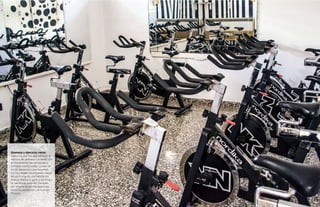 {38}www.revistavenuscuba.wordpress.com
revistavenus@gmail.com {39}www.revistavenuscuba.wordpress.com
revistavenus@gmail.com
Gimnasio y ejercicios varios
Todos los clientes que soliciten el
servicio de gimnasio contarán con
entrenamiento personalizado y
consejos nutricionales (ya sea de
modo temporal o permanente),
ducha y toalla. Se imparten clases
de spinning en una habitación
independiente al gym y totalmen-
te habilitada para ello. También
son altamente demandados los
ejercicios aeróbicos y el human
fitness.
 