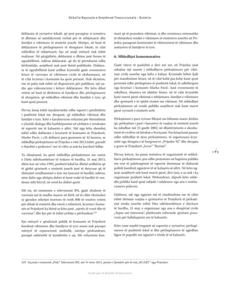 1 8 3
Shkolla Rajonale e Drejtësisë Tranzicionale - Buletin
Fondi për të Drejtën Humanitare
deklarata të zyrtarëve lokalë, që janë paraqitur si tentativa
të dhënies së satisfakcionit verbal për të mbijetuarit dhe
familjet e viktimave të etnitetit joserb. Mirëpo, në bazë të
deklaratave të përfaqësuesve të shoqatave lokale, të cilat
mbledhin të mbijetuarit, kjo në asnjë mënyrë nuk është
realizuar. Në përgjithësi, deklaratat e dhëna janë forma të
ngushëllimit, ndërsa deklaratat, që do të përmbanin edhe
kërkimfalje, asnjëherë nuk janë thënë publikisht. Deklara-
ta të ngushëllimit kanë ardhur kryesisht gjatë ceremonive
fetare të varrosjes së viktimave civile të ekshumuara, në
të cilat kryetari i komunës ka qenë prezent. Nuk ekziston,
ose së paku nuk është në dispozicion për publikun, një au-
dio apo videoincizim i këtyre deklaratave. Për këto dihet
vetëm në bazë të dëshmive të familjeve dhe përfaqësuesve
të shoqatave, që mbledhin viktimat dhe familjet e tyre, që
kanë qenë prezent.
Përveç kësaj është karakteristike edhe raporti i përditshëm
i pushtetit lokal me shoqatat, që mbledhin viktimat dhe
familjet e tyre. Këtë e karakterizon refuzimi për themelimin
e çfarëdo dialogu dhe bashkëpunimi në çështjen e vendosjes
së raportit me të kaluarën e afërt. Një nga këta shembuj
është edhe deklarata e kryetarit të komunës së Prijedorit,
Marko Pavić, i cili deklaroi para gazetares së Al Jazeera, se
mbledhja përkujtimore në Prijedor e vitit 2013 është „paradë
e thjeshtë e pederave”, me të cilën ai nuk ka kurrfarë lidhje.
Ta rikujtojmë, ka qenë mbledhja përkujtimore me rastin
e Ditës ndërkombëtare të trakave të bardha, 31 maj 2013,
ditën kur në vitin 1992, pushteti lokal ka dhënë urdhërin që
të gjithë qytetarët e etnitetit joserb janë të detyruar që të
shënojnë vendbanimet e tyre me kanvasë të bardhë, ndërsa,
nëse dalin nga shtëpia duhet të kenë trakë të bardhë të ven-
dosur mbi bërryl, në vend ku shihet qartë.
Më tej, në emisionin e televizionit BN, gjatë zbulimit të
varrezës më të madhe masive në BeH, në të cilën vlerësohet
se gjenden mbetjet mortore të rreth 800 të vrarëve vetëm
për shkak të etnitetit dhe emrit e mbiemrit, kryetari i komu-
nës së Prijedorit ka thënë se këto janë: „njerëz të vrarë dhe të
varrosur”, dhe kjo për të është çështje e përfunduar.319
Kjo mënyrë e qëndrimit publik të komunës së Prijedorit
kundrejt viktimave dhe familjeve të tyre assesi nuk paraqet
mënyrë të reparacionit simbolik, mirëpo përkundrazi,
paraqet saktësisht të kundërtën e saj. Me refuzimin kon-
stant që të pranohen viktimat, si dhe rezistenca sistematike
të shënjohen vendet e viktimave të etniteteve joserbe në Pri-
jedor, paraqesin kontinuitet të viktimizimit të viktimave dhe
anëtarëve të familjeve të tyre.
6. Mbledhjet komemorative
Gjatë viteve të pasluftës e deri më sot, në Prijedor janë
mbajtur një numër i mbledhjeve përkujtimore për vikti-
mat civile joserbe nga lufta e kaluar. Kryesisht bëhet fjalë
për manifestime fetare, në të cilat kohë pas kohe kanë qenë
prezentë edhe përfaqësues të pushtetit lokal, të udhëhequra
nga kryetari i komunës Marko Pavić. Janë evenimente të
mbyllura, shumica në objekte fetare, në të cilat kryesisht
kanë marrë pjesë viktimat e mbijetuara, familjet e viktimave
dhe qytetarët e të njëjtit etnitet me viktimat. Në mbledhjet
përkujtimore në vende publike asnjëherë nuk kanë marrë
pjesë zyrtarët e etnitetit serb.
Përkujtimet e para zyrtare ﬁllojnë me kthimin masiv, kështu
që, përkujtimi i parë i banorëve të vuajtur të etnitetit joserb
ka ndodhur më 21 gusht 2002, në dhjetëvjetorin e ekzeku-
timit të civilëve në kërshat e Koriçanit. Pas kësaj kanë pasuar
edhe mbledhje të tjera përkujtimore, të organizuara krye-
sisht nga shoqata e të burgosurve „Prijedor 92” dhe shoqata
e grave të Prijedorit „Izvor” “Burimi”.
Përveç këtyre, ka pasur tentativa të organizimit të mbled-
hjeve përkujtimore, por edhe protestave në hapësira publike
me rast të pakënaqësisë së raportit dominuar të diskursit
politik kundrejt ngjarjeve të së kaluarës së afërt. Në këto ng-
jarje asnjëherë nuk kanë marrë pjesë, deri tani, e as nuk i ka
organizuar pushteti lokal. Përkundrazi, shpesh këto mble-
dhi publike kanë qenë subjekt i ndalesave nga ana e institu-
cioneve policore.
Gjithsesi, një nga ngjarjet më të rëndësishme me të cilën
është shënuar vuajtja e qytetarëve të Priejdorit të përkatë-
sisë etnike joserbe është Dita ndërkombëtare e shiritave
të bardha, 31 maj, e organizuar nga ana e shoqërisë civile
„Sepse më intereson”, platformës joformale qytetare grass-
roots për ballafaqimin me të kaluarën.
Këto raste mjaftë tregojnë në raportin e zyrtarëve, përfaqë-
suesve të pushtetit lokal si dhe përfaqësuesve të zgjedhur
ligjor të popullit me ngjarjet e rënda të së kaluarës.
319 Inçizim i emisionit „Puls“ Televizioni BN, më 31 tetor 2013, pronë e Qendrës për të rinj „KUART“ nga Prijedori.
 