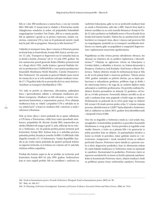 7 0
Regionalna škola tranzicione pravde - Zbornik
Fond za humanitarno pravo
bilo je i oko 300 muškaraca u samoj bazi, a van nje između
600 i 900 njih. O stanju koje je vladalo u Potočarima među
izbjeglicama svjedočio je jedan od pripadnika holandskih
snaga,kapetan Leendert Van Dujin: „Bili su u stanju panike,
bili su uplašeni i gurali su se prema vojnicima, mojim voj-
nicima, vojnicima UN-a, koji su ih pokušavali smiriti. Ljudi
koji bi pali, bili su pregaženi. Situacija je bila haotična.“266
Uslijedio je transport žena, djece i staraca iz Potočara prema
teritoriji koju je kontrolirala Armija BiH, koji je završio uve-
čer 13. jula. Transport je dogovoren na tri sastanka koja su
se desila u hotelu „Fontana“ od 11-13. jula 1995. godine. Na
tim sastancima pored generala Ratka Mladića prisustvovali
su i drugi oﬁciri VRS, među kojima i general Radislav Kr-
stić te predstavnici UNPROFOR-a i nezvanični predstavnici
bosanskih Muslimana Nesib Mandžić, Ćamila Omanović i
Ibro Nuhanović. Na sastanku je general Mladić jasno stavio
do znanja da će se iz svih autobusa izdvajati muškarci izme-
đu 17 i 70 godina kako bi se provjerilo da li su ratni zločinci.
Autobuse za transport obezbijedila je VRS.
Već tada se počelo sa ubistvima, silovanjima, paljenjima
kuća i sprovođenjem odluke o odvajanju muškaraca pri-
likom transporta. Muškarci su bili odvojeni, a zatim tran-
sportirani kamionima u nepoznatom pravcu. Prva ubijanja
muškaraca koja su vidjeli i pripadnici UN-a odvijala su se
iza „bijele kuće“ u kojoj su muškarci bili i zatočeni, a onda i
odvezeni u Bratunac.
Dok su žene, djeca i starci pokušali da se spasu odlaskom
u UN bazu u Potočarima, veliki broj vojno sposobnih muš-
karaca, pripadnika 28. divizije Armije BiH, neposredno po
ulasku Mladićevih snaga u grad 11. jula, odlučuje da ne osta-
ne u Srebrenici, već da pokuša proboj prema teritoriji pod
kontrolom Armije BiH. Kolona koja je u nekoliko pravaca
pokušala proboj, brojala je između 10.000 i 15.000 ljudi i bila
dugačka između 12 i 15 kilometara. Vojska Republike Srp-
ske je po svaku cijenu pokušala da spriječi prelazak kolone
na sigurnu teritoriju, te je kolona sve vrijeme od 12. jula bila
izložena teškim napadima.
Prednji dio kolone uspio je da se probije na teritoriju pod
kontrolom Armije BiH 16. jula 1995. godine. Srebreničani
koji se nisu uspjeli probiti, bili su zarobljeni i zadržani na
različitim lokacijama, gdje su im se pridružili muškarci koji
su ostali u Potočarima, njih oko 1.000. Najveći broj ljudi iz
kolone zarobljen je na cesti između Bratunca i Konjević Po-
lja 13. jula i prebačen na fudbalski teren u Novoj Kasabi ili na
livadu kod mjesta Sandići. Nakon što su autobusi koji su bili
korišteni za transport žena, djece i staraca sad ponovno bili
na raspolaganju, poslužili su za transport zarobljenih muš-
karaca na mjesta gdje su pogubljeni u unaprijed dogovore-
nim i isplaniranim masovnim egzekucijama.
Pogubljenja su bila vršena prema određenom obrascu, što
ukazuje na činjenicu da su pažljivo isplanirana i iskoordi-
nirana.267
Ubijanja su uglavnom vršena na lokacijama u
Cerskoj dolini, u skladištu u Kravici, na Vojnoj ekonomiji u
Branjevu, Orahovcu, kod Kozluka i kod brane u blizini Pet-
kovaca. Nakon ubistava stizala bi mehanizacija koja je bila
tu da izvrši pokop ljudi u masovne grobnice. Tokom jeseni
1995. godine nastojalo se prikriti zločine, pa su tijela pre-
bacivana u sekundarne grobnice, prilikom čega je došlo i
do oštećivanja leševa i do toga da su različiti dijelovi tijela
sahranjeni u različitim grobnicama. Do početka suđenja Ra-
dislavu Krstiću pronađene su lokacije 21 grobnice, od ko-
jih su 14 bile primarne. Forenzički dokazi utvrdili su da se
radi o osobama koje nisu poginule u borbi nego su ubijene.
Ekshumacije su pokazale da su žrtve prije nego su ubijene
bili vezane i/ili imale poveze preko očiju. U vrijeme trajanja
procesa, identiﬁcirano je 2.028268
tijela ubijenih u Srebrenici,
dok je zaključno sa julom 2013. godine broj identiﬁkovanih
i ukopanih žrtava 6.066.
Ono što se dogodilo u Srebrenici imalo je, i još uvijek ima,
nesagledive i katastrofalne posljedice za porodice bosanskih
Muslimana iz ovog grada. Većina porodica je izgubila svoje
muške članove, a često su u pitanju bile i tri generacije iz
jedne porodice koje su ubijene. Za patrijarhalno društvo u
kome su živjele te porodice, takav gubitak značio je i ne-
izvjesnost, nesigurnost i nizak standard života za njihove
preživjele članove. Pretresno vijeće takođe je s pravom uze-
lo u obzir dugoročne posljedice, koje će eliminacija sedam
do osam hiljada muškaraca iz Srebrenice imati na opstanak
te zajednice. Razmatrajući te posljedice, Pretresno vijeće se
ispravno usredotočilo na šanse za ﬁzički opstanak zajednice.
Kako je konstatiralo Pretresno vijeće, ubijeni muškarci činili
su približno petinu čitave srebreničke zajednice. Pretresno
266 Fond za humanitarno pravo, Presude-Srebrenica, (Beograd: Fond za humanitarno pravo, 2005) str. 90.
267 Ibid., str. 366-417.
268 D. Manning, Srebrenica Investigation: Summary of Forensic Evidence, Execution Points and Mass Graves, 2000, str. 7614.
 