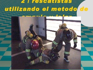 2 / rescatistas utilizando el metodo de empuje y jalar 