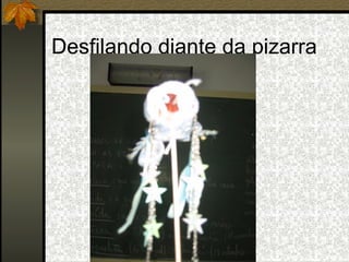 Desfilando diante da pizarra
 