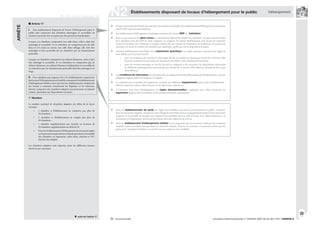 832
circulaire interministérielle n° DGUHC 2007-53 du 30/11/07 | ANNEXE 8® : recommandé
ARRÊTÉ
| Établissements disposant de locaux d’hébergement pour le public hébergement
Article 17
I. - Tout établissement disposant de locaux d’hébergement pour le
public doit comporter des chambres aménagées et accessibles de
manière à pouvoir être occupées par des personnes handicapées.
Lorsque ces chambres comportent une salle d’eau, celle-ci doit être
aménagée et accessible. Si ces chambres ne comportent pas de salle
d’eau et s’il existe au moins une salle d’eau d’étage, elle doit être
aménagée et être accessible de ces chambres par un cheminement
praticable.
Lorsque ces chambres comportent un cabinet d’aisances, celui-ci doit
être aménagé et accessible. Si ces chambres ne comportent pas de
cabinet d’aisances, un cabinet d’aisances indépendant et accessible de
ces chambres par un cheminement praticable doit être aménagé à cet
étage.
II. - Pour satisfaire aux exigences du I, les établissements comportant
deslocauxd’hébergementpourlepublic,notammentlesétablissements
d’hébergement hôtelier ainsi que tous les établissements comportant
des locaux à sommeil, notamment les hôpitaux et les internats,
doivent comporter des chambres adaptées aux personnes en fauteuil
roulant, répondant aux dispositions suivantes :
1° Nombre
Le nombre minimal de chambres adaptées est défini de la façon
suivante :
1 chambre si l’établissement ne comporte pas plus de
20 chambres ;
2 chambres si l’établissement ne compte pas plus de
50 chambres ;
1 chambre supplémentaire par tranche ou fraction de
50 chambres supplémentaire au-delà de 50.
Pour les établissements d’hébergement de personnes âgées
ou de personnes présentant un handicap moteur, l’ensemble
des chambres ou logements, salles d’eau, douches et WC
doivent être adaptés.
Les chambres adaptées sont réparties entre les différents niveaux
desservis par ascenseur.
•
•
•
•
N2
Il s’agit notamment des hôtels, des internats, des pensions de famille, des établissements d’hébergement touristiques
classés ERP, mais aussi des hôpitaux.
Les établissement d’hébergement touristiques peuvent être classés ERP ou “habitation”.
Pour ce qui concerne les gîtes ruraux, la classification dépend du nombre de chambres : les gîtes ruraux de plus
de 5 chambres sont des ERP de 5ème catégorie. La catégorie PE (petits établissements avec locaux de sommeil)
inclut les chambres chez l’habitant et les gîtes, même s’ils sont séparés de l’habitation de l’exploitant. Il convient de
raisonner en terme de nombre de chambres par exploitant, quelle que soit la disposition des gîtes.
Certains établissements font l’objet d’un . Les règles suivantes s’ajoutent aux règles de
base définies par le présent article :
pour les résidences de tourisme, le décompte des lits accessibles est donné par l’arrêté du 14 février 1986
fixant les normes et la procédure de classement des hôtels et des résidences de tourisme.
pour les terrains aménagés en vue de l’accueil de campeurs et de caravanes, les dispositions concernant
les différents aménagements sont données par l’arrêté du 11 janvier 1993 relatif au classement de ce type
d’installations.
Les conditions de réservation des chambres, lits ou emplacements sont déterminées par l’établissement. Aucune
obligation réglementaire ne s’impose à cet égard.
Le cheminement accessible doit également conduire aux différents équipements prévus dans l’établissement :
salle de restaurant, salons, salles de repos ou de distraction, piscine, etc.
À l’intérieur d’un local d’hébergement, les règles dimensionnelles à appliquer sont celles concernant les
logements (largeurs des circulations et des portes intérieures, notamment).
•
•
Dans les établissements de santé, les règles d’accessibilité concernent principalement le public “visiteurs”.
Pour les personnes soignées, lorsque les actes d’hygiène font l’objet d’un accompagnement humain par le personnel
soignant, il est possible de déroger aux exigences d’accessibilité pour la salle de bains et le cabinet d’aisances ; la
conception et l’organisation des locaux découlent alors des exigences du service.
Dans les établissement d’hébergement hôtelier, il est important que les terrasses et balcons des chambres
adaptées soient accessibles aux personnes en fauteuils roulants. Dans le cas contraire, on pourrait estimer qu’une
partie de la “prestation hôtelière” ne satisfait pas aux exigences d’accessibilité.
R. 111-19-2 | articles 17
suite de l’article 17
 