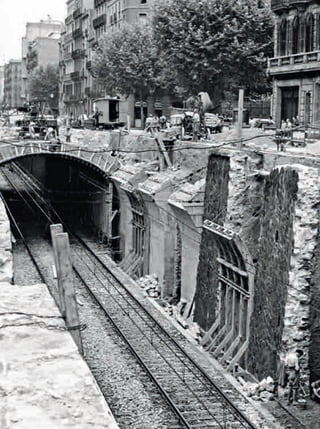 8
08_09_ACCIONA_Foto Historica_ENG2.indd 8 24/7/19 20:14
 