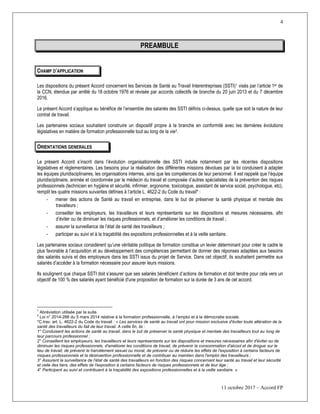 4
11 octobre 2017 – Accord FP
PREAMBULE
CHAMP D’APPLICATION
Les dispositions du présent Accord concernent les Services de Santé au Travail Interentreprises (SSTI)1 visés par l’article 1er de
la CCN, étendue par arrêté du 18 octobre 1976 et révisée par accords collectifs de branche du 20 juin 2013 et du 7 décembre
2016.
Le présent Accord s’applique au bénéfice de l’ensemble des salariés des SSTI définis ci-dessus, quelle que soit la nature de leur
contrat de travail.
Les partenaires sociaux souhaitent construire un dispositif propre à la branche en conformité avec les dernières évolutions
législatives en matière de formation professionnelle tout au long de la vie2.
ORIENTATIONS GENERALES
Le présent Accord s’inscrit dans l’évolution organisationnelle des SSTI induite notamment par les récentes dispositions
législatives et réglementaires. Les besoins pour la réalisation des différentes missions dévolues par la loi conduisent à adapter
les équipes pluridisciplinaires, les organisations internes, ainsi que les compétences de leur personnel. Il est rappelé que l’équipe
pluridisciplinaire, animée et coordonnée par le médecin du travail et composée d’autres spécialistes de la prévention des risques
professionnels (technicien en hygiène et sécurité, infirmier, ergonome, toxicologue, assistant de service social, psychologue, etc),
remplit les quatre missions suivantes définies à l’article L. 4622-2 du Code du travail* :
- mener des actions de Santé au travail en entreprise, dans le but de préserver la santé physique et mentale des
travaileurs ;
- conseiller les employeurs, les travailleurs et leurs représentants sur les dispositions et mesures nécessaires, afin
d’éviter ou de diminuer les risques professionnels, et d’améliorer les conditions de travail ;
- assurer la surveillance de l’état de santé des travailleurs ;
- participer au suivi et à la traçabilité des expositions professionnelles et à la veille sanitaire.
Les partenaires sociaux considèrent qu’une véritable politique de formation constitue un levier déterminant pour créer le cadre le
plus favorable à l’acquisition et au développement des compétences permettant de donner des réponses adaptées aux besoins
des salariés suivis et des employeurs dans les SSTI issus du projet de Service. Dans cet objectif, ils souhaitent permettre aux
salariés d’accéder à la formation nécessaire pour assurer leurs missions.
Ils soulignent que chaque SSTI doit s’assurer que ses salariés bénéficient d’actions de formation et doit tendre pour cela vers un
objectif de 100 % des salariés ayant bénéficié d'une proposition de formation sur la durée de 3 ans de cet accord.
1
Abréviation utilisée par la suite.
2
Loi n° 2014-288 du 5 mars 2014 relative à la formation professionnelle, à l’emploi et à la démocratie sociale.
*C.trav. art. L. 4622-2 du Code du travail : « Les services de santé au travail ont pour mission exclusive d'éviter toute altération de la
santé des travailleurs du fait de leur travail. A cette fin, ils :
1° Conduisent les actions de santé au travail, dans le but de préserver la santé physique et mentale des travailleurs tout au long de
leur parcours professionnel ;
2° Conseillent les employeurs, les travailleurs et leurs représentants sur les dispositions et mesures nécessaires afin d'éviter ou de
diminuer les risques professionnels, d'améliorer les conditions de travail, de prévenir la consommation d'alcool et de drogue sur le
lieu de travail, de prévenir le harcèlement sexuel ou moral, de prévenir ou de réduire les effets de l'exposition à certains facteurs de
risques professionnels et la désinsertion professionnelle et de contribuer au maintien dans l'emploi des travailleurs ;
3° Assurent la surveillance de l'état de santé des travailleurs en fonction des risques concernant leur santé au travail et leur sécurité
et celle des tiers, des effets de l'exposition à certains facteurs de risques professionnels et de leur âge ;
4° Participent au suivi et contribuent à la traçabilité des expositions professionnelles et à la veille sanitaire. »
 