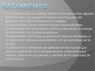 Cabeza grande, frente prominente y nariz achatada.