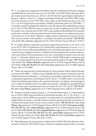 Art. 5º, XL

•• “(...) ao dispor que o pagamento dos tributos antes do recebimento da denúncia extingue

a punibilidade dos crimes previstos na Lei 4.729/1965, a Lei 9.249/1995 acabou por abranger os tipos penais descritos no art. 334, § 1º, do CP, entre eles aquelas figuras imputadas ao
paciente – alíneas c e d do § 1º. (...) afigura­‑se paradoxal afirmar que a Lei 9.249/1995 se aplica
aos crimes descritos na Lei 4.729/1965 e não se aplica ao descaminho previsto no art. 339,
§ 1º, c e d, do CP, figura típica cuja redação é definida, justamente, pela Lei 4.729/1998 (...).
Com efeito, quando do pagamento efetuado a causa da extinção da punibilidade prevista no
art. 2º da Lei 4.729/1965 não estava em vigor, por ter sido revogada pela Lei 6.910/1980.
No entanto, com o advento da Lei 9.249/1995, a causa extintiva da punibilidade foi novamente
positivada e, tratando­‑se de norma penal mais favorável, impõe­‑se a sua aplicação retroativa,
na forma do art. 5º, XL, da CF. Ademais, é nítida a natureza tributária do crime de descaminho, mercê de tutelar o erário público e a atividade arrecadatória do Estado.” (HC 85.942,
voto do Rel. Min. Luiz Fux, julgamento em 24‑5‑2011, Primeira Turma, DJE de 1º‑8‑2011.)

•• “A conduta delituosa imputada ao paciente, anteriormente prevista no art. 10, § 1º, III,

da Lei 9.437/1997, foi tipificada na Lei 10.826/2003, especificamente em seu art. 15 (...).
Diante disso, não reconheço plausibilidade à tese sustentada pela defesa, uma vez que ao
contrário do que alegado, não houve ‘verdadeira descriminalização das condutas antes previstas pelo Estatuto do Desarmamento’, mas, sim, continuidade normativa acerca do tipo
penal. (...) Ademais, saliento que o art. 15 da Lei 10.826/2003 implica tratamento mais
severo à conduta imputada ao paciente, razão pela qual não poderá retroagir.” (HC 97.881,
voto do Rel. Min. Gilmar Mendes, julgamento em 31‑8‑2010, Segunda Turma, DJE de
24‑9‑2010.) Vide: HC 96.168, Rel. Min. Eros Grau, julgamento em 9‑12‑2008, Segunda
Turma, DJE de 14‑8‑2009.

•• “Tráfico de entorpecentes. Comercialização de ‘lança­‑perfume’. Edição válida da Resolu­

ção/Anvisa 104/2000. (...) Abolitio criminis. Republicação da resolução. Irrelevância. Retroati­
vidade da lei penal mais benéfica. (...) A edição, por autoridade competente e de acordo com
as disposições regimentais, da Resolução/Anvisa 104, de 7‑12‑2000, retirou o cloreto de etila
da lista de substâncias psicotrópicas de uso proscrito durante a sua vigência, tornando atípicos
o uso e tráfico da substância até a nova edição da resolução, e extinguindo a punibilidade dos
fatos ocorridos antes da primeira portaria, nos termos do art. 5º, XL, da CF.” (HC 94.397,
Rel. Min. Cezar Peluso, julgamento em 9‑3‑2010, Segunda Turma, DJE de 23‑4‑2010.)

•• “Estupro e atentado violento ao pudor. (...) Crimes da mesma espécie. (...) Superveniência

da Lei 12.015/2009. Retroatividade da lei penal mais benéfica. Art. 5º, XL, da CF. (...) A
edição da Lei 12.015/2009 torna possível o reconhecimento da continuidade delitiva dos
antigos delitos de estupro e atentado violento ao pudor, quando praticados nas mesmas circunstâncias de tempo, modo e local e contra a mesma vítima.” (HC 86.110, Rel. Min. Cezar
Peluso, julgamento em 2‑3‑2010, Segunda Turma, DJE de 23‑4‑2010.) No mesmo sentido:
HC 102.199, Rel. Min. Gilmar Mendes, julgamento em 21‑8‑2010, Segunda Turma, DJE
de 24‑9‑2010; HC 96.818, Rel. Min. Joaquim Barbosa, julgamento em 10‑8‑2010, Segunda
Turma, DJE de 17‑9‑2010; HC 102.355, Rel. Min. Ayres Britto, julgamento em 4‑5‑2010,
Primeira Turma, DJE de 28‑5‑2010. Vide: HC 99.265, Rel. Min. Cezar Peluso, julgamento
em 2‑3‑2010, Segunda Turma, DJE de 23‑4‑2010.

•• “Homicídio praticado anteriormente à vigência da Lei 8.930/1994. Não obstante a determinação, no Decreto 5.993/2006, de que a vedação à comutação da pena refere­‑se somente

223

 