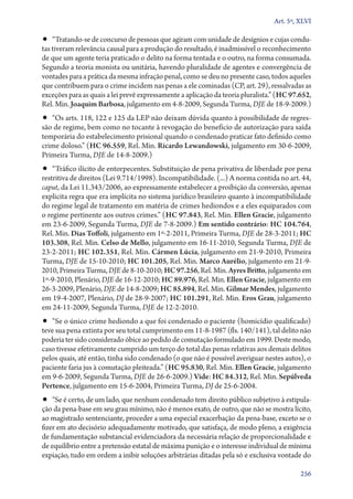 Art. 5º, XLVI

•• “Tratando­‑se de concurso de pessoas que agiram com unidade de desígnios e cujas condu-

tas tiveram relevância causal para a produção do resultado, é inadmissível o reconhecimento
de que um agente teria praticado o delito na forma tentada e o outro, na forma consumada.
Segundo a teoria monista ou unitária, havendo pluralidade de agentes e convergência de
vontades para a prática da mesma infração penal, como se deu no presente caso, todos aqueles
que contribuem para o crime incidem nas penas a ele cominadas (CP, art. 29), ressalvadas as
exceções para as quais a lei prevê expressamente a aplicação da teoria pluralista.” (HC 97.652,
Rel. Min. Joaquim Barbosa, julgamento em 4‑8‑2009, Segunda Turma, DJE de 18‑9‑2009.)

•• “Os arts. 118, 122 e 125 da LEP não deixam dúvida quanto à possibilidade de regressão de regime, bem como no tocante à revogação do benefício de autorização para saída
temporária do estabelecimento prisional quando o condenado praticar fato definido como
crime doloso.” (HC 96.559, Rel. Min. Ricardo Lewandowski, julgamento em 30‑6‑2009,
Primeira Turma, DJE de 14‑8‑2009.)

•• “Tráfico ilícito de entorpecentes. Substituição de pena privativa de liberdade por pena
restritiva de direitos (Lei 9.714/1998). Incompatibilidade. (...) A norma contida no art. 44,
caput, da Lei 11.343/2006, ao expressamente estabelecer a proibição da conversão, apenas
explicita regra que era implícita no sistema jurídico brasileiro quanto à incompatibilidade
do regime legal de tratamento em matéria de crimes hediondos e a eles equiparados com
o regime pertinente aos outros crimes.” (HC 97.843, Rel. Min. Ellen Gracie, julgamento
em 23-6-2009, Segunda Turma, DJE de 7-8-2009.) Em sentido contrário: HC 104.764,
Rel. Min. Dias Toffoli, julgamento em 1º-2-2011, Primeira Turma, DJE de 28-3-2011; HC
103.308, Rel. Min. Celso de Mello, julgamento em 16-11-2010, Segunda Turma, DJE de
23-2-2011; HC 102.351, Rel. Min. Cármen Lúcia, julgamento em 21-9-2010, Primeira
Turma, DJE de 15-10-2010; HC 101.205, Rel. Min. Marco Aurélio, julgamento em 21-92010, Primeira Turma, DJE de 8-10-2010; HC 97.256, Rel. Min. Ayres Britto, julgamento em
1º-9-2010, Plenário, DJE de 16-12-2010; HC 89.976, Rel. Min. Ellen Gracie, julgamento em
26-3-2009, Plenário, DJE de 14-8-2009; HC 85.894, Rel. Min. Gilmar Mendes, julgamento
em 19-4-2007, Plenário, DJ de 28-9-2007; HC 101.291, Rel. Min. Eros Grau, julgamento
em 24-11-2009, Segunda Turma, DJE de 12-2-2010.

•• “Se o único crime hediondo a que foi condenado o paciente (homicídio qualificado)

teve sua pena extinta por seu total cumprimento em 11‑8‑1987 (fls. 140/141), tal delito não
poderia ter sido considerado óbice ao pedido de comutação formulado em 1999. Deste modo,
caso tivesse efetivamente cumprido um terço do total das penas relativas aos demais delitos
pelos quais, até então, tinha sido condenado (o que não é possível averiguar nestes autos), o
paciente faria jus à comutação pleiteada.” (HC 95.830, Rel. Min. Ellen Gracie, julgamento
em 9‑6‑2009, Segunda Turma, DJE de 26‑6‑2009.) Vide: HC 84.312, Rel. Min. Sepúlveda
Pertence, julgamento em 15‑6‑2004, Primeira Turma, DJ de 25‑6‑2004.

•• “Se é certo, de um lado, que nenhum condenado tem direito público subjetivo à estipula-

ção da pena­‑base em seu grau mínimo, não é menos exato, de outro, que não se mostra lícito,
ao magistrado sentenciante, proceder a uma especial exacerbação da pena­‑base, exceto se o
fizer em ato decisório adequadamente motivado, que satisfaça, de modo pleno, a exigência
de fundamentação substancial evidenciadora da necessária relação de proporcionalidade e
de equilíbrio entre a pretensão estatal de máxima punição e o interesse individual de mínima
expiação, tudo em ordem a inibir soluções arbitrárias ditadas pela só e exclusiva vontade do
256

 