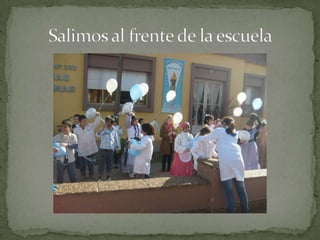 Salimos al frente de la escuela