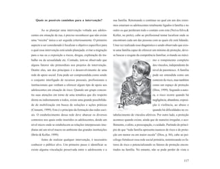 Quais os possíveis caminhos para a intervenção?                 sua família. Retomando o contínuo no qual em um dos extre-
                                                                   mos estariam os adolescentes totalmente ligados à família e no
        Ao se planejar uma intervenção voltada aos adoles-         outro os que perderam todo o contato com esta (Neiva-Silva &
centes em situação de rua, é preciso reconhecer que não existe     Koller, no prelo), cabe ao profissional tentar localizar onde se
uma “receita” única a ser seguida criteriosamente. O primeiro      encontram cada um das pessoas com as quais ele está lidando.
aspecto a ser considerado é focalizar o objetivo específico para   Uma vez realizado esse diagnóstico e sendo observado que exis-
o qual essa intervenção está sendo planejada: evitar a migração    te uma família capaz de oferecer um mínimo de proteção, deve-
para a rua ou a exposição a riscos, drogas, exploração do tra-     se buscar o resgate da competência familiar, evitando ao máxi-
balho ou da sexualidade etc. Contudo, tem-se observado que                                          mo o rompimento completo
alguns fatores são primordiais nos projetos de intervenção.                                         dos vínculos, independente do
Dentre eles, um dos principais é o desenvolvimento de uma                                           nível de parentesco. A família
rede de apoio social. Esta pode ser compreendida como sendo                                         pode ser entendida como um
o conjunto interligado de recursos pessoais, profissionais e                                        contexto de risco, mas também
institucionais que venham a oferecer algum tipo de apoio aos                                        como um espaço de proteção
adolescentes em situação de risco. Quando um grupo concen-                                          (Dios, 1999). Segundo a auto-
tra suas atenções em torno de uma temática que diz respeito                                         ra, o risco ocorre quando há
direta ou indiretamente a todos, existe uma grande possibilida-                                     negligência, abandono, exposi-
de de mobilização em busca de soluções e ações práticas                                             ção à violência, ao abuso e
(Cinnanti, 1999). Este é o princípio da formação das redes soci-                                    quando há dificuldades no es-
ais. O estabelecimento dessa rede deve abarcar os diversos         tabelecimento de vínculos afetivos. Por outro lado, a proteção
contextos nos quais estão inseridos os adolescentes, desde um      acontece quando existe, ainda que de maneira irregular, o aco-
nível micro onde se estabelecem as relações interpessoais ime-     lhimento, o afeto, a preocupação, o cuidado. Partindo do princí-
diatas até um nível macro no ambiente das grandes instituições     pio de que “toda família apresenta nuances de risco e de prote-
(Brito & Koller, 1999).                                            ção em menor ou em maior escala” (Dios, p. 84), cabe ao psi-
        Antes de realizar qualquer intervenção, é necessário       cólogo fortalecer essa rede social primária, minimizando os fa-
conhecer o público alvo. Um primeiro passo é identificar se        tores de risco e potencializando os fatores de proteção encon-
existe alguma vinculação preservada entre o adolescente e a        trados na família. No entanto, não se pode perder de vista o


                                                                                                                              117
 