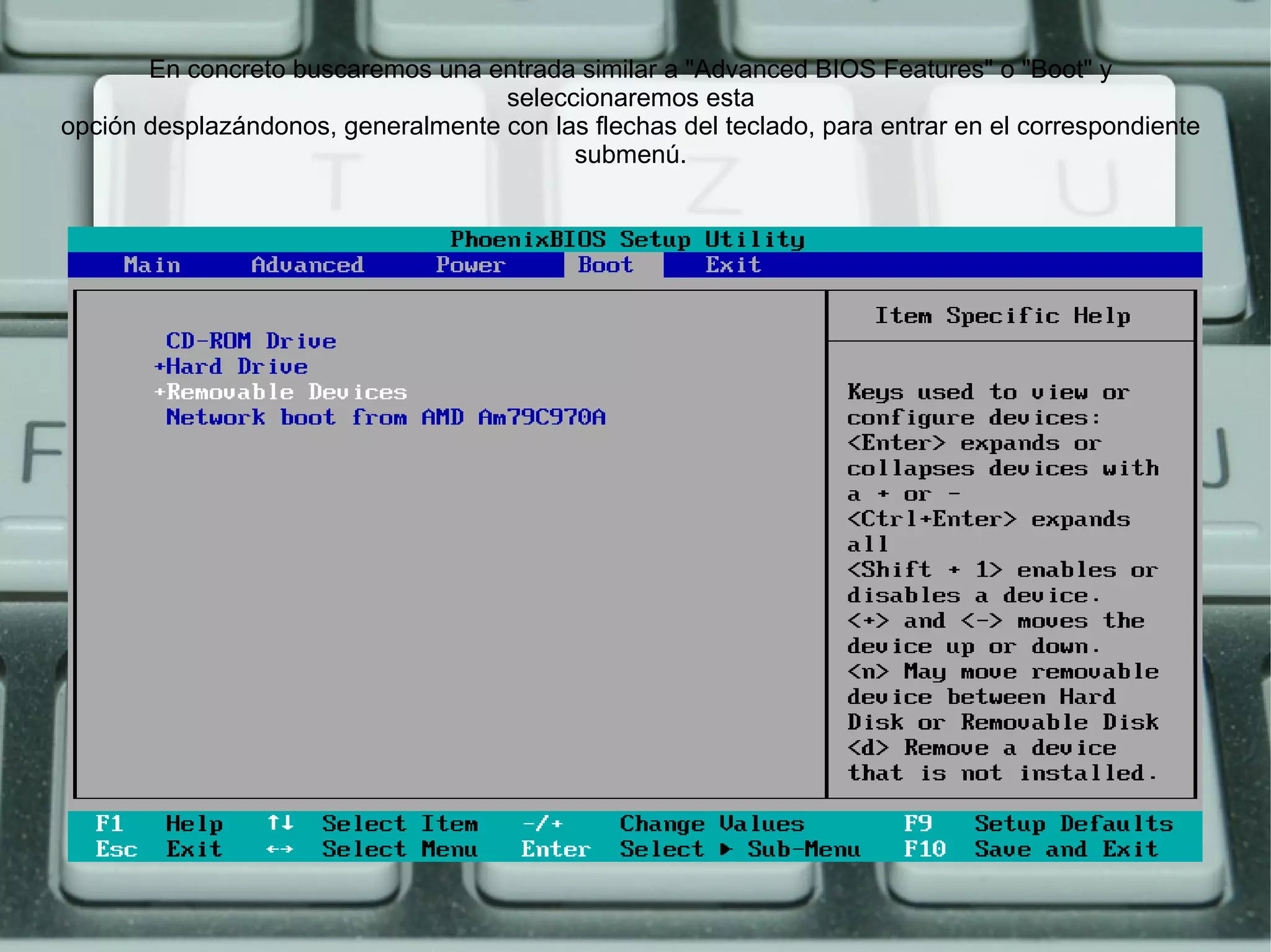 En concreto buscaremos una entrada similar a "Advanced BIOS Features" o "Boot" y seleccionaremos esta opción desplazándonos, generalmente con las flechas del teclado, para entrar en el correspondiente submenú. 