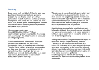 Inleiding
Deze zomer heeft het tijdschrift Elsevier weer haar
jaarlijkse onderzoek naar de beste gemeente
gedaan. Hof van Twente scoort goed. Onze
gemeente is nu zelfs nummer 3 beste in Overijssel.
Voorgaande jaren kwam Hof van Twente niet in de
top 5. Rust, ruimte, goede voorzieningen en nabijheid
van stad en zelfs buitenland geeft onze gemeente
een goede uitgangspositie.
Samen op een andere weg
In mei 2014 hebben CDA en VVD een
coalitieakkoord gesloten onder de titel: “Samen op
een andere weg”. Het akkoord vormt de basis voor
dit collegeprogramma.
Samen met inwoners, ondernemers en andere
professionals werken wij aan een prettig,
aantrekkelijk, veilig en financieel gezond Hof van
Twente. Hierbij zoeken wij actief de samenwerking
en staat onze deur open voor initiatieven uit de
samenleving. Onze houding is die van een
faciliterende overheid. Een overheid die open staat
voor kansen, transparant is en bovenal een
betrouwbare partner is en blijft.
Wij gaan ons de komende periode sterk maken voor
een vitale economie, duurzaamheid in denken en
doen en voor een toegankelijk sociaal domein waar
maatwerk mogelijk blijft. Wij menen dat wij met deze
speerpunten een bijdrage kunnen leveren aan het
behouden van een leefbare, prettige en financieel
gezonde gemeente op de lange termijn.
Daarbij zijn de demografische ontwikkelingen een
belangrijke leidraad; de ontwikkelingen op het gebied
van wonen en werken zullen in de nabije toekomst in
het teken blijven staan van de verwachte afname en
van de bevolkingsomvang.
Demografische ontwikkelingen hebben ook impact op
economie, welzijn, zorg en onderwijs. Hof van
Twente ligt in een zogenaamde anticipeer regio
krimp; Een regio waar krimp wordt verwacht en waar
we ons nu voorbereiden op die krimp. Dat betekent
dat een integrale benadering en aanpak noodzakelijk
is om de vitale gemeenschap te blijven die wij nu zijn.
In de hierna opgenomen grafiek de
bevolkingsprognose in beeld. De bevolking
veroudert, de leefbaarheidsbehoeften per kern zullen
veranderen.
 