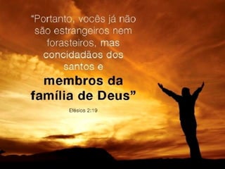 A IGREJA COMO FAMÍLIA DE DEUS
“Porque, ainda que tivésseis milhares
de preceptores em Cristo, não teríeis,
contudo, muitos pais, pois eu pelo
evangelho vos gerei em Cristo Jesus.
Admoesto-vos, portanto, a que sejais
meus imitadores. Por esta causa vos
mandei Timóteo, que é meu filho
amado e fiel no Senhor…”
(1 Co 4.15-17a)
 