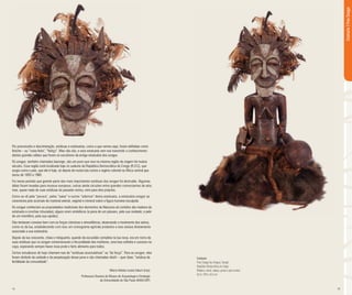 14 15
Por preconceito e discriminação, estátuas e estatuetas, como a que vemos aqui, foram definidas como
fetiche – ou “coisa feita”, “feitiço”. Mas não são, e esta estatueta vem nos transmitir o conhecimento
destes grandes sábios que foram os escultores da antiga estatuária dos songye.
Os songye, também chamados basonge, são um povo que vive na mesma região de origem há muitos
séculos. Essa região está localizada hoje no sudeste da República Democrática do Congo (R.D.C), que
surgiu como o país, que ele é hoje, só depois de muita luta contra o regime colonial na África central que
durou de 1893 a 1960.
Foi nesse período que grande parte das mais importantes estátuas dos songye foi destruída. Algumas
delas foram levadas para museus europeus; outras ainda circulam entre grandes comerciantes de arte;
mas, quase nada de suas estátuas do passado restou, nem para eles próprios.
Como se vê pela “peruca”, pelas “saias” e outros “adornos” desta estatueta, a estatuária songye se
caracteriza pelo acúmulo de material animal, vegetal e mineral sobre a figura humana esculpida.
Os songye conheciam as propriedades medicinais dos elementos da Natureza ali contidos (da madeira da
estatueta a conchas trituradas); alguns eram simbólicos (a pena de um pássaro, pela sua raridade; a pele
de um mamífero, pela sua rapidez).
Eles tentavam conviver bem com as forças cósmicas e atmosféricas, observando o movimento dos astros,
como os da lua, estabelecendo com isso um cronograma agrícola produtivo e isso estava diretamente
associado a sua estatuária.
Depois da lua crescente, cheia e minguante, quando da escuridão completa na lua nova, era em torno de
suas estátuas que os songye comemoravam a fecundidade das mulheres, uma boa colheita e sucesso na
caça, esperando sempre haver nova prole e farto alimento para todos.
Certos estudiosos de hoje chamam-nas de “estátuas acumulativas” ou “de força”. Para os songye, elas
foram símbolo da unidade e da perpetuação desse povo e são chamadas nkishi – quer dizer, “estátua de
fertilidade da comunidade”.
Estatueta
Povo Songye (ou Songue; Songe)
República Democrática do Congo
Madeira, metal, cabaça, penas e pele animal
56,5 x 39,8 x 42,6 cm
Estatueta|PovoSongye
Marta Heloísa Leuba Salum (Lisy)
Professora Doutora do Museu de Arqueologia e Etnologia
da Universidade de São Paulo (MAE/USP)
 