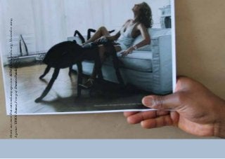 Remon: Diese Stigmatisierung von Afrikanern – das macht Komplexe, das deprimiert
Schon vor 20 Jahren gab es viele Reportagen und Sen-
dungen, die Menschen aus Afrika mit HIV und Aids
in Verbindung gebracht haben. Es war immer dieselbe
Propaganda: Afrika ist die Hauptquelle dieser HIV-
Erkrankungen, Millionen Menschen sind dort bereits
infiziert, die Afrikaner haben viel zu viel Sex.
Wenn ich das mitbekomme, denke ich immer: Wie? Afri-
kaner sind doch normale Menschen wie alle anderen auf
dieser Erde. Sie machen auch Sex wie alle anderen und
kriegen Kinder. Wieso immer diese Fokussierung? Ge-
rade bei dieser Geschichte … Ich verstehe das nicht, das
macht bei mir komische Gefühle. Diese Stigmatisierung
von Afrikanern – das macht Komplexe, das deprimiert.
Nach meiner HIV-Diagnose sind immer noch solche
Kampagnen zu sehen. Die Kampagne mit der schwarzen
Spinne war für mich der Gipfel, deswegen habe ich die-
ses Motiv ausgesucht. Die schwarze Spinne symbolisiert
für mich den schwarzen Mann.
Sie ist ein Monster, böse und eine Gefahr für die weiße
Bevölkerung. Solche Interpretationen kommen in mir
hoch. Das hat mich so traurig gemacht, das hat mir weh-
getan. Ich fühlte mich schlecht.
Es ist eine Schande, dass Prävention immer noch mit
solchen negativen Bildern arbeitet – sie verbreiten Angst,
Rassismus und Stigmatisierung.
Aber alles entwickelt sich weiter, und es gibt mittler-
weile Kampagnen wie zum Beispiel „Positiv zusammen
leben“. Sie zeigen, dass Prävention auch ohne Stigmati-
sierung von HIV-positiven – afrikanischen – Menschen
möglich ist.
Prävention hat moralische und menschliche Verantwor-
tung. Sie darf nicht stigmatisieren und Angst verbreiten.
In unserer globalisierten Welt kennt HIV keine Grenzen,
es kann alle Menschen betreffen – unabhängig von ihrer
Hautfarbe, ihrem Geschlecht, Alter oder ihrer sexuel-
len Orientierung. Meine große Hoffnung ist, dass diese
Entwicklung sich durchsetzt!
MotivauseinerPräventionskampagnevonAIDES(www.aides.org),November2004;
Agentur:TBWAFrance,Fotograf:DimitriDaniloff
 