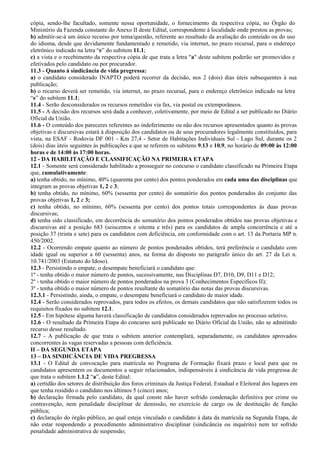 cópia, sendo-lhe facultado, somente nessa oportunidade, o fornecimento da respectiva cópia, no Órgão do
Ministério da Fazenda constante do Anexo II deste Edital, correspondente à localidade onde prestou as provas;
b) admitir-se-á um único recurso por tema/questão, referente ao resultado da avaliação do conteúdo ou do uso
do idioma, desde que devidamente fundamentado e remetido, via internet, no prazo recursal, para o endereço
eletrônico indicado na letra “e” do subitem 11.1;
c) a vista e o recebimento da respectiva cópia de que trata a letra "a" deste subitem poderão ser promovidos e
efetivados pelo candidato ou por procurador.
11.3 - Quanto à sindicância de vida pregressa:
a) o candidato considerado INAPTO poderá recorrer da decisão, nos 2 (dois) dias úteis subsequentes à sua
publicação;
b) o recurso deverá ser remetido, via internet, no prazo recursal, para o endereço eletrônico indicado na letra
“e” do subitem 11.1;
11.4 - Serão desconsiderados os recursos remetidos via fax, via postal ou extemporâneos.
11.5 - A decisão dos recursos será dada a conhecer, coletivamente, por meio de Edital a ser publicado no Diário
Oficial da União.
11.6 - O conteúdo dos pareceres referentes ao indeferimento ou não dos recursos apresentados quanto às provas
objetivas e discursivas estará à disposição dos candidatos ou de seus procuradores legalmente constituídos, para
vista, na ESAF - Rodovia DF 001 - Km 27,4 - Setor de Habitações Individuais Sul - Lago Sul, durante os 2
(dois) dias úteis seguintes às publicações a que se referem os subitens 9.13 e 10.9, no horário de 09:00 às 12:00
horas e de 14:00 às 17:00 horas.
12 - DA HABILITAÇÃO E CLASSIFICAÇÃO NA PRIMEIRA ETAPA
12.1 - Somente será considerado habilitado a prosseguir no concurso o candidato classificado na Primeira Etapa
que, cumulativamente:
a) tenha obtido, no mínimo, 40% (quarenta por cento) dos pontos ponderados em cada uma das disciplinas que
integram as provas objetivas 1, 2 e 3;
b) tenha obtido, no mínimo, 60% (sessenta por cento) do somatório dos pontos ponderados do conjunto das
provas objetivas 1, 2 e 3;
c) tenha obtido, no mínimo, 60% (sessenta por cento) dos pontos totais correspondentes às duas provas
discursivas;
d) tenha sido classificado, em decorrência do somatório dos pontos ponderados obtidos nas provas objetivas e
discursivas até a posição 683 (seiscentos e oitenta e três) para os candidatos de ampla concorrência e até a
posição 37 (trinta e sete) para os candidatos com deficiência, em conformidade com o art. 13 da Portaria MP n.
450/2002.
12.2 - Ocorrendo empate quanto ao número de pontos ponderados obtidos, terá preferência o candidato com
idade igual ou superior a 60 (sessenta) anos, na forma do disposto no parágrafo único do art. 27 da Lei n.
10.741/2003 (Estatuto do Idoso).
12.3 - Persistindo o empate, o desempate beneficiará o candidato que:
1º - tenha obtido o maior número de pontos, sucessivamente, nas Disciplinas D7, D10, D9, D11 e D12;
2º - tenha obtido o maior número de pontos ponderados na prova 3 (Conhecimentos Específicos II);
3º - tenha obtido o maior número de pontos resultante do somatório das notas das provas discursivas.
12.3.1 - Persistindo, ainda, o empate, o desempate beneficiará o candidato de maior idade.
12.4 - Serão considerados reprovados, para todos os efeitos, os demais candidatos que não satisfizerem todos os
requisitos fixados no subitem 12.1.
12.5 - Em hipótese alguma haverá classificação de candidatos considerados reprovados no processo seletivo.
12.6 - O resultado da Primeira Etapa do concurso será publicado no Diário Oficial da União, não se admitindo
recurso desse resultado.
12.7 - A publicação de que trata o subitem anterior contemplará, separadamente, os candidatos aprovados
concorrentes às vagas reservadas a pessoas com deficiência.
II – DA SEGUNDA ETAPA
13 – DA SINDICÂNCIA DE VIDA PREGRESSA
13.1 - O Edital de convocação para matrícula no Programa de Formação fixará prazo e local para que os
candidatos apresentem os documentos a seguir relacionados, indispensáveis à sindicância de vida pregressa de
que trata o subitem 1.1.2 “a”, deste Edital:
a) certidão dos setores de distribuição dos foros criminais da Justiça Federal, Estadual e Eleitoral dos lugares em
que tenha residido o candidato nos últimos 5 (cinco) anos;
b) declaração firmada pelo candidato, da qual conste não haver sofrido condenação definitiva por crime ou
contravenção, nem penalidade disciplinar de demissão, no exercício de cargo ou de destituição de função
pública;
c) declaração do órgão público, ao qual esteja vinculado o candidato à data da matrícula na Segunda Etapa, de
não estar respondendo a procedimento administrativo disciplinar (sindicância ou inquérito) nem ter sofrido
penalidade administrativa de suspensão;
 