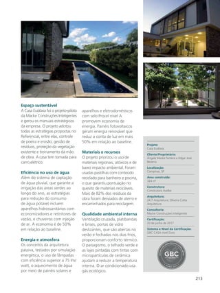 213
Espaço sustentável
A Casa Eudóxia foi o projeto-piloto
da Macke Construções Inteligentes
e gerou os manuais estratégicos
da empresa. O projeto adotou
todas as estratégias propostas no
Referencial, entre elas, controle
de poeira e erosão, gestão de
resíduos, proteção da vegetação
existente e treinamento da mão
de obra. A casa tem tomada para
carro elétrico.
Eficiência no uso de água
Além do sistema de captação
de água pluvial, que garante a
irrigação das áreas verdes ao
longo do ano, as estratégias
para redução do consumo
de água potável incluem
aparelhos hidrossanitários com
economizadores e restritores de
vazão, e chuveiros com injeção
de ar. A economia é de 50%
em relação ao baseline.
Energia e atmosfera
Os conceitos da arquitetura
passiva, testados por simulação
energética, o uso de lâmpadas
com eficiência superior a 75 lm/
watt, o aquecimento de água
por meio de painéis solares e
aparelhos e eletrodomésticos
com selo Procel nível A
promovem economia de
energia. Painéis fotovoltaicos
geram energia renovável que
reduz a conta de luz em mais
50% em relação ao baseline.
Materiais e recursos
O projeto priorizou o uso de
materiais regionais, atóxicos e de
baixo impacto ambiental. Foram
usadas pastilhas com conteúdo
reciclado para banheiro e piscina,
o que garantiu pontuação no
quesito de materiais recicláveis.
Mais de 82% dos resíduos da
obra foram desviados de aterro e
encaminhados para reciclagem.
Qualidade ambiental interna
Ventilação cruzada, platibandas
e brises, portas de vidro
deslizantes, que são abertas no
verão e fechadas nos dias frios,
proporcionam conforto térmico.
O paisagismo, o telhado verde e
as lajes pintadas com tintas com
micropartículas de cerâmica
ajudam a reduzir a temperatura
interna. O ar condicionado usa
gás ecológico.
Projeto:
Casa Eudóxia
Cliente/Proprietário:
Ângela Macke Ferreira e Edgar José
Bezerra
Localização:
Campinas, SP
Área construída:
324 m2
Construtora:
Construtora Avellar
Arquitetura:
24.7 Arquitetura; Oliveira Cotta
Arquitetura
Consultoria:
Macke Construções Inteligentes
Certificação:
20 de junho de 2017
Sistema e Nível da Certificação:
GBC CASA nível Ouro
 
