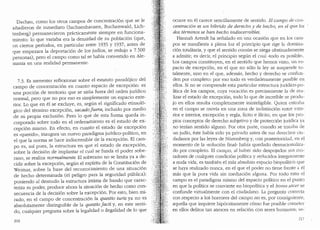 Dachau, como los otros campos de concentraci6n que se le
anadieron de inmediato (Sachsenhausen, Buchenwald, Lich-
tenberg) permanecieron practicamente siempre en funciona-
miento: lo que variaba era la densidad de su poblaci6n (que,
en ciertos periodos, en particular entre 1935 y 1937, antes de
que empezara la deportaci6n de los judios, se redujo a 7.500
personas), pero el campo como tal se habia convertido en Ale-
mania en una realidad permanente.
7.3. Es menester reflexionar sobre el estatuto paradojico del
campo de concentraci6n en cuanto espacio de excepci6n: es
una porci6n de territorio que se situa fuera del orden jur:idico
normal, pero que no por eso es simplemente un espacio exte-
rior. Lo que en el se excluye, es, segun el significado etimol6-
gico del termino excepci6n, sacadofuera, incluido por medio
de su propia exclusion. Pero lo que de esta forma queda in-
corporado sobre todo en el ordenamiento es el estado de ex-
cepci6n mismo. En efecto, en cuarito el estado de excepci6n
es ..querido,., inaugura un nuevo paradigma jur:idico-pol1tico, en
el que la norma se hace indiscernible de la excepci6n. El cam-
po es, as1 pues, la estructura ·en que el estado de excepci6n,
sobre la decision de implantar el cval se funda el poder sobe-
rano, se realiza nonnahnente. El soberano nose limita ya a de-
cidir sobre la excepci6n, segun el esp1ritu de la Constituci6n de
Weimar sobre la base del reconocimiento de una situacion,
de hecho determinada (el peligro para la seguridad publica):
poniendo al desnudo la estructura 1ntima de bando que carac-
teriza su poder, produce ahora la siwacion de hecho como con-
secuencia de la decision sobre la e:x:cepci6n. 'Por esto, bien mi-
rado, en el campo de concentraci6n la questio iuris ya no es
absolutamente distinguible de la questioJacti y, en este senti-
do, ctialquier pregunta sobre la legalidad o ilegalidad de lo que
216
ocurre en el carece sencillamente de sentido. El campo de con-
centraci6n es un bibrido de derecbo y de becbo, en el que los
dos tenninos se ban becbo indiscernibles.
Hannah Arendt ha sefi.alado en una ocasi6n que en los cam-
pos se manifiesta a plena luz el principio que rige la clomina-
ci6n totalitaria, y que el sentido com(m se niega obstinaclamente
a admitir; es clecir, el principio segCm el cual "toclo es posibb.
Los campos constituyen, en el senticlo que hemos visto, un es-
pacio de excepci6n, en el que no solo la ley se suspencle to-
talmente, sino en el que, aclemas, hecho y derecho se confun-
den por completo: por eso toclo es vercladeramente posible en
ellos. Si no se comprende esta particular estructura jur:fclico-po-
litica de los campos, cuya vocaci6n es precisamente la de rea-
lizar el estado de excepci6n, todo lo que de incre:ible se proclu-
jo en ellos resulta completamente ininteligible. Quien entraba
en el campo se movia en una zona de indistinci6n ·entre exte-
rior e interior, excepci6n y regla, licito e ilicito, en que los pro-
pios conceptos de derecho subjetivo y de protecci6n juriclica ya
.no tenian sentido alguno. Por otra parte, cuando se trataba de
un judfo, este habia sido ya privaclo antes de sus clerechos ciu-
dadanos por las !eyes de N(1remberg y, con posterioriclad, en el
momenta de la usoluci6n final" habia queclado desnacionaliza-
do por completo. El camµo, al haber sido despojaclos sus mo-
radores de cualquier condici6n politica y reduciclos integramente
a nuda vida, es tambien el mas absoluto espacio biopolitico que
se haya realizado nunca, en el que el poder no tiene frente a el
mas que la pura vida sin mediacion alguna. Por todo esto el
campo es el paradigma mismo del espacio politico en el punto
en que la politica se convie1te en biopo!ltica y el bomo sacer se
confunde virtualmente con el ciuclaclano. La pregunta correcta
con respecto a los horrores del campo no es, por consiguiente,
aquella que inquiere hip6critamente c6mo fu_e posible cometer
en ellos delitos tan atroces en relaci6n con seres humanos; se-
217
 