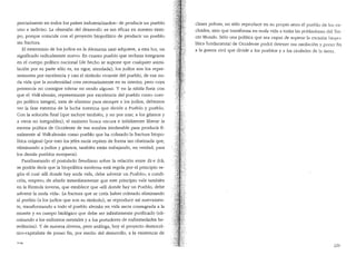 parcialmente en todos las paises industrializados- de producir un pueblo
uno e indiviso. La obsesi6n del desarrollo es tan eficaz en nuestro tiem-
po, porque coincide con el proyecto biopolitico de producir un pueblo
sin fractura.
El exterminio de los judios en la Alemania nazi adquiere, a esta luz, un
significado radicalrnente nuevo. En cuanto pueblo que rechaza integrarse
en el cuerpo politico nacional (de hecho se supone que cualquier asimi-
laci6n por su parte solo es, en rigor, simulada), los judios son los repre-
sentantes por excelencia y casi el simbolo viviente de! pueblo, de esa nu-
da vida que la rnodernidad crea necesariarnente en su interior, pero cuya
presencia no consigue tolerar en rnodo alguno. Y en l_a nitida furia con
que el Volk alernan, representante por excelencia del pueblo como cuer-
po politico integral, trata de eliminar para siempre a los judios, debemos
ver la fase extrema de la lucha intestina que divide a Pueblo y pueblo.
Con la soluci6n final (que incluye tambien, y no por azar, a los gitanos y
a otros no integrables), el nazismo busca oscura e inl!tilmente liberar la
escena politica de Occidente de esa sombra intolerable para producir fi-
nalmente al Volk aleman como pueblo que ha colmado la fractura biopo-
litica original (por esto los jefes nazis repiten de forma tan obstinada que,
eliminando a judios y gitartos, tambien estan trabajando, en verdad, para
las demas pueblos europeos).
Parafraseando el postulado freudiano sobre la relaci6n entre Es e Icb,
se podrfa decir que la biopolitica moderna esta regida por el principio se-
gun el cual ..alli donde hay nuda vida, debe advenir un Pueblo..; a condi-
ci6n, empero, de anadir inmediatamente que este prindpio vale tambien
en la formula inversa, que establece que ·alll: donde hay un Pueblo, debe
advenir la nuda vida... La fractura que se creia haber colmado eliminando
al pueblo (a los judios que son su simbolo), se reproduce asi nuevamen-
te, transformando a todo el pueblo aleman en vida sacra consagrada a la
muerte y en cuerpo bio16gico que debe ser infinitamente purificado (eli-
minando a los enfermos mentales y a los portadores de enfermedades he-
reditarias). Y de manera diversa, pero analoga, hoy el proyecto democr:i-
tico-capitalista de poner fin, por media de! desarrollo, a la existencia de
clases pobres, no s6lo reproduce en su propio seno el pueblo de los ex-
cluidos, sino que transforma en nuda vida a todas las poblaciones del Ter- ·
cer Mundo. Solo una politica que sea capaz de superar la escisi6n biopo-
litica fundamental de Occidente podra detener esa oscilaci6n y poner fin
a la guerra civil que divide a los pueblos y a las ciudacles de la tierra.
229
 