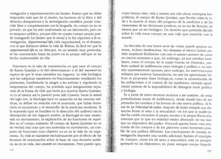 vestigad6n y experimentaci6n sin limites. Puesto que no debe
responder mas que de Sl mismo, las barreras de la etica y del
d~recho desaparecen y la investigaci6n cientffica puede coin-
cidir libre y completamente con la biograffa. Su cuerpo ya no es
privado, ya que ha sido trasformado en un laboratorio; pero no
es tampoco publico, porque solo en cuanto cuerpo propio pue-
de transgredir los llmites que la moral y la ley imponen a la in-
vestigaci6n. Experimental life, vida experimental, es el termino
con el que Rabinow define la vida de Wilson. Es facil ver que la
experimental life es un bias que, en un sentido muy particular,
se ha concentrado hasta tal punto en la propia zoe que se ha
hecho indiscernible de ella.
Entremos en la sala de reanimaci6n en que yace el cuerpo
de Karen Quinlan o el del ultracomatoso o el del neomort en
espera de que le sean extra!dos sus 6rganos. La vida biol6gica
que las maquinas mantienen en funcionamiento ventilando los
pulmones, bombeando la sangre a las arterias y regulando la
temperatura del cuerpo, ha quedado aqui integramente sepa-
rada de la forma de vida que tenfa por nombre Karen Quinlan:
cs (o al menos asi lo parece) pura zoe. Cuando, hacia la mitad
del siglo XVII, la fisiologia hace.SU aparici6n en las ciencias me-
dicas, se define en relaci6n con la anatomfa, que habfa domi-
nado el nacimiento y el desarrollo de la medicina moderna. Si
la anatomfa (que se fundaba en la disecci6n del cadaver) era la
descripci6n de los 6rganos ine1tes, la fisiologfa es una ..anato-
mfa en movimiep.to·., la explicaci6n de las funciones de aque-
llos en el cuerp9 animado. El cuerpo de Karen Quinlan no es
en verdad otra cosa que una anatomfa en movimiento, un con-
junto de funciones cuyo objetivo no es ya la vida de un orga-
nismo. Su vida se mantiene exclusivamente por el efecto de las
tecnicas de reanimaci6n sobre la base de una decision juridi-
ca; no es ya vida, sino muerte en movimiento. Pero puesto que.,
como hemos visto, vida y muerte son s6lo ahora conceptos bio-
pollticos, el cuerpo de Karen Quinlan, que fluctC1a entre la vi-
da y la muerte al ritmo del progreso de la medicina y de las
variaciones de las decisiones juridicas, es un ser de derecho no
menos que un ser biol6gico. Un clerecho que pretende decidir
sobre la vida toma cuerpo en una vida que coincide con la
muerte.
La elecci6n de esta breve serie de ..vidas" puede parecer ex-
trema, incluso tendenciosa. No obstante el elenco habr!a po-
dido ampliarse facilmente con casi el mismo nC1mero de casos
no menos extremos y que, sin embargo, ya nos resultan fami-
liares, como el cuerpo de la mujer bosnia en Omarska, per-
fecta umbra! de indiferencia entre biologfa y politica o, en sen-
tido aparentemente opuesto pero analogo, las intervenciones
militares por motivos humanitarios, en que las operaciones be-
licas se proponen fines biol6gicos, como la alimentaci6n de
las poblaciones o el control de las epidemias: ejemplo igual-
mente patente de la imposibilidacl de distinguir entre polltica
y biologia.
Es a partir de estos terrenos inciertos y sin nombre, de estas
perturbadoras zonas de indiferencia, desde donde han de ser
pensados los caminos y las formas de una nueva polftica. Alfi-
nal de La Voluntad de sabe1; despues de haber tornado sus dis-
tancias frente al sexo y la sexualidacl -en los que la moclerni-
dad ha creido encontrar el propio secreto y la propia liberaci6n,
mientras que lo que en realidad estaba aferrando no era m~is
que un dispositivo del poder- Foucault apunta hacia "otra eco-
nomfa de los cuerpos y de los placeres" como horizonte posi-
ble de una polltica diferente. Las conclusiones de nuestra in-
vestigaci6n imponen una cautela adicional. Incluso el concepto
de "cuerpo", como los de sexo y sexualiclad, esta ya siempre
apresado en un dispositivo; es, pues, siempre cuerpo biopoH-
237
 