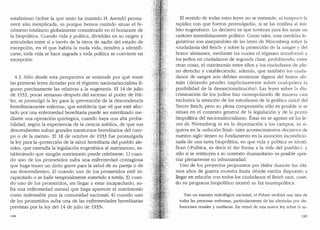 estalinismo (sobre la que tanto ha insistido H. Arendt) perma-
nece aun inexplicada, es porque hemos omitido situar el fe-
n6meno totalitario globalmente considerado en el horizonte de
la biopolftica. Cuando vida y polftica, divididas en su origen y
articuladas entre si a traves de la tierra de nadie del estado de
excepci6n, en el que habita la nuda vida, tienden a identifi-
carse, toda vida se hace sagrada y toda politica se convierte en
excepci6n.
4.3. S6lo desde esta perspectiva se entiende por que entre
las primeras leyes dictadas por el regimen nacionalsocialista fi-
guran precisamente las relativas a la eugenesia. El 14 de julio
de 1933, pocas semanas despues del ascenso al poder de Hit-
--ler, se promulg6 la ley para la "prevenci6n de la descendencia
hereditariamente enfenna", que estableda que "el que este afec-
tado por una enfermedad hereditaria puede ser esterilizado me-
diante una operaci6n quirC1rgica, cuando haya una alta proba-
bilidad, seg(m la experiencia de la ciencia medica, de que SUS
descendientes sufran grandes transtornos hereditarios del cuer-
po o de la mente". El 18 de octubre de 1933 fue promulgada
la ley para la "protecci6n de la ·salud hereditaria del pueblo ale-
man•., que extendia la legislaci6n eugenesica al matrimonio, es-
tableciendo que "ningun matrirnonio puede celebrarse: 1) cuan-
do uno de los prometidos sufra una enfermedad contagiosa
que haga temer un dafio grave para la salud de su pareja o de
sus descendientes; 2) cuando uno de los prometidos este in-
capacitado o se halle temporalmente sometido a tutela; 3) cuan-
do uno de los prometidos, sin llegar a estar incapacitado, su-
fra una enfermedad mental que haga aparecer el matrimonio
como indeseable para la comunidad nacional; 4) cuando uno
de los prometidos sufra una de las enfermedades hereditarias
previstas por la ley del 14 de julio de 1933...
El sentido de todas estas leyes nose entiencle, ni tampoco la
rapidez con que fueron promulgadas, si se las confina al am:
bito eugenesico. Lo decisivo es que tuvieran para los nazis un
caracter inmediatamente politico. Como tales, esas meclidas le-
gislativas son inseparables de las leyes de Nliremberg sobre la
"ciudadania del Reich" y sobre la protecci6n de la sangre '/ clel
honor alemanes, mecliante las cuales el regimen transform6 a
los juclios en ciudaclanos de segunda clase, prohibienclo, entre
otras cosas, el matrimonio entre ellos y los ciucladanos de ple-
no derecho y estableciendo, aclernas, que tambien los ciucla-
danos de sangre aria debfan mostrarse dignos del honor ale-
man (dejando pender implicitamente sobre cualquiera la
posibilidad de la desnacionalizaci6n). Las leyes sobre la clis-
criminaci6n de los judios han monopolizado de manera casi
exclusiva la atenci6n de los estucliosos de la politica racial clel
Tercer Reich; pero su plena comprensi6n s6lo es posible si se
situan en el contexto general de la legislaci6n y de la praxis
biopoHtica del nacionalsocialismo. Estas no se agotan en las le-
yes de Nliremberg ni en la cleportaci6n a los campos, ni si-
quiera en la "soluci6n final": tales acontecirnientos clecisivos de
nuestro siglo tienen su fundamento en la asunci6n inconclicio-
nada de una tarea biopolitica, en que vida y polltica se identi-
fican (..Politica, es decir el dar forma a la vicla del pueblo..). y
solo si se restituyen a su contexto ..1mmanitario" es posible apre-
ciar plenamente su inhumanidad.
Uno de los proyectos propuestos por Hitler durante los Cdti-
mos afios de guerra muestra hasta cl6ncle estaba dispuesto a
llegar en relaci6n con toclos los ciudadanos el Reich nazi, cuan-
do su programa biopolitico mostr6 su faz tanatopolitica:
Tras un examen radiol6gico nacional, el Flihrer recibira una Jista de
todas las personas enfermas, pa1ticularmente de las afectadas por dis-
funciones renales y cardfacas. En virtucl de una nueva ley sobre b sa-
189
 