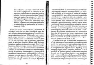 distancia histórica aumenta su autoridad. Si se com-
, para la obra desplegándose en la historia con una
hoguera, el comentarista está frente a ella como un
químico, el crítico como un alquimista. Si para el'
primero la madera y las cenizas son los únicos ob-
jetos del análisis, para el segundo sólo la llama cus-
todia un enigma: el de la vida. Así el crítico busca
la verdad, cuya viva llama continúa ardiendo sobre
los pesados leños del pasado y sobre las livianas ce-
nizas de lo vivido.
La relación entre el contenido fáctico y el contenido de
verdad que se describe aquí ofrece el modelo de lo que des-
de la perspectiva benjaminiana podría ser la relación entre
estructura y superestructura. El historiador que ve separa-
das frente a sí la estructura y la superestructura y procura
explicar dialécticamente una en base a la otra (en un senti-
do o en otro, conforme a que sea idealista o materialista)
puede ser asimilado al químico del que habla Benjamin,
que sólo ve madera y cenizas, mientras que el materialista
histórico es el alquimista que mantiene fija la mirada sobre
la hoguera donde, como el contenido fáctico y el contenido
de verdad, la estructura y la superestructuravuelven a iden-
tificarse. Y así como el contenido fáctico y el contenido de
verdad están originariamente unidos en la obra y sólo en su
duración temporal aparecen disociados, del mismo modo
la estructura y la superestructura, unidas en la praxis, se
separan en la obra que sobrevive en el tiempo. Aquello que" '
184
nos contempla desde los monumentos y los escombros del
pasado y pareciera remitir casi alegóricamente a un signifi-
cado escondido no es entonces un residuo de la superes-
tructura ideológica que se debería reconducir, para poder
entenderlo, por una paciente labor de mediación, a la es-
tructura histórica que lo determinó; sino todo lo contrario,
lo que tenemos ahora enfrente es la praxis misma como
originaria y monádica estructura histórica que con la con-
versión de la historia en naturaleza se escinde (tal como en
la obra se disocian el contenido fáctico y el contenido de
verdad) y se presenta enigmáticamente como naturaleza,
como un paisaje petrificado que se trata de volver a la vida.
La tarea de la crítica es saber reconocer en la sorprendente
facticidad de la obra, que está frente a nosotros como pieza
filológica, la unidad inmediata y originaria entre contenido
fáctico y contenido de verdad, entre estructura y superes-
tructura que ha quedado fijada en ella.
La afirmación de que "la estructura es la superestructu-
ra" no solamente no es una tesis determinista eh sentido
causal, sino que tampoco es una tesis dialéctica en el senti-
do usual, en la cual en lugar del predicado se deba colocar
el lento proceso de la negación y de la Aufhebung. es una
tesis especulativa, es decir, inmóvil e inmediata. Tal es el
sentido de la "dialéctica inmóvil" que Benjamin deja como
herencia para el materialismo histórico y con lá cual éste
tarde o temprano deberá arreglar las cuentas. Pues ha llega-
do el momento de dejar de identificar la historia con una
concepción del tiempo como proceso lineal continuo y por
185
l.
••••••••'.•••'.,
,.'./'.,
••••
'.,
:.
,¡,e
lil·Ir:
'1'·
JI::.
:,1.
:1.
•••••
 