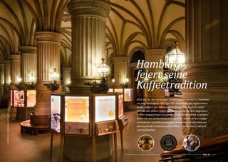 Seite 23
2016 war für das Hamburger Traditionsunternehmen J.J.Darboven
ein ganz besonderes Jahr: Der 150. Geburtstag des Kaffeerösters
wurde gefeiert. Die Hamburgische Bürgerschaft lud das Unter-
nehmen aus diesem Anlass ein, seine Geschichte und Gegenwart
in einer zweiwöchigen Ausstellung in der Rathaushalle zu präsen-
tieren. Für die Jubiläumsausstellung entwickelten wir ein maßge-
schneidertes Ausstellungskonzept, dass erstaunliche Fakten und
überraschende Fundstücke präsentierte – authentisch, haptisch
und multimedial.
Hamburg
feiert seine
Kaffeetradition
J.J.Darboven–JubiläumsausstellungHamburg
 