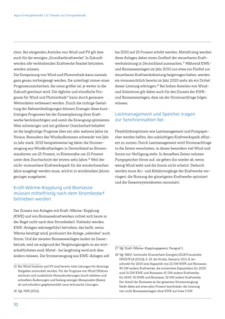 Agora Energiewende | 12 Thesen zur Energiewende




chen. Bei steigenden Anteilen von Wind und PV gilt dies                 bis 2020 auf 25 Prozent erhöht werden. Mittelfristig werden
auch für die wenigen „Grundlastkraftwerke“. In Zukunft                  diese Anlagen daher einen Großteil der steuerbaren Kraft-
werden alle verbleibenden Kraftwerke flexibel betrieben                 werksleistung in Deutschland ausmachen.17 Während KWK-
werden müssen.                                                          und Biomasseanlagen im Jahr 2010 nur etwa ein Fünftel zur
Die Einspeisung von Wind und Photovoltaik kann niemals                  steuerbaren Kraftwerksleistung beigetragen haben, werden
ganz genau vorhergesagt werden. Sie unterliegt immer einer              sie voraussichtlich bereits im Jahr 2020 mehr als ein Drittel
Prognoseunsicherheit, die umso größer ist, je weiter in die             dieser Leistung erbringen.18 Bei hohen Anteilen von Wind-
Zukunft geschaut wird. Die tägliche und stündliche Pro-                 und Solarstrom gilt daher auch für den Einsatz der KWK-
gnose für Wind und Photovoltaik15 kann durch genauere                   und Biomasseanlagen, dass sie der Stromnachfrage folgen
Wetterdaten verbessert werden. Durch die richtige Gestal-               müssen.
tung der Rahmenbedingungen können Erzeuger diese kurz-
fristigen Prognosen bei der Einsatzplanung ihrer Kraft-                 Lastmanagement und Speicher tragen
werke berücksichtigen und somit die Erzeugung optimieren.               zur Synchronisation bei
Weit schwieriger und mit größerer Unsicherheit behaftet
ist die langfristige Prognose über ein oder mehrere Jahre im            Flexibilitätsoptionen wie Lastmanagement und Pumpspei-
Voraus. Besonders das Windaufkommen schwankt von Jahr                   cher werden helfen, den zukünftigen Kraftwerkspark effizi-
zu Jahr stark. 2010 beispielsweise lag daher die Stromer-               ent zu nutzen: Durch Lastmanagement wird Stromnachfrage
zeugung aus Windkraftanlagen in Deutschland an Binnen-                  in die Zeiten verschoben, in denen besonders viel Wind und
standorten um 25 Prozent, in Küstennähe um 15 Prozent                   Sonne zur Verfügung steht. In denselben Zeiten nehmen
unter dem Durchschnitt der letzten zehn Jahre.16 Weil der               Pumpspeicher Strom auf; sie geben ihn wieder ab, wenn
nicht-erneuerbare Kraftwerkspark für die windschwachen                  wenig Wind weht und die Sonne nicht scheint. Dadurch
Jahre ausgelegt werden muss, wird er in windstarken Jahren              werden teure An- und Abfahrvorgänge der Kraftwerke ver-
geringer ausgelastet.                                                   ringert, die Nutzung der günstigsten Kraftwerke optimiert
                                                                        und die Gesamtsystemkosten minimiert.
Kraft-Wärme-Kopplung und Biomasse
müssen mittelfristig nach dem Strombedarf
betrieben werden

Der Einsatz von Anlagen mit Kraft-Wärme-Kopplung
(KWK) und von Biomassekraftwerken richtet sich heute in
der Regel nicht nach dem Strombedarf. Vielmehr werden
KWK-Anlagen wärmegeführt betrieben, das heißt, wenn
Wärme benötigt wird, produziert die Anlage „nebenbei“ auch
Strom. Und die meisten Biomasseanlagen laufen im Dauer-
betrieb, weil sie aufgrund der Vergütungsregeln so am wirt-
                                                                        17	 Vgl. Kraft-Wärme-Kopplungsgesetz, Paragraf 1.
schaftlichsten sind. Mittel- bis langfristig wird sich dies
ändern müssen. Die Stromerzeugung aus KWK-Anlagen soll                  18	Vgl. BMU-Leitstudie Erneuerbare Energien (DLR/Fraunhofer
                                                                           IWES/IFnE (2012)), S. 19; die Studie, Szenario 2011 A, be-
                                                                           schreibt für 2010 eine Kapazität von 22 GW KWK und Biomasse,
15	 Bei Wind Onshore und PV sind bereits viele Lösungen für derartige
                                                                           90 GW andere Kraftwerke; die erwarteten Kapazitäten für 2020
    Aufgaben entwickelt worden. Für die Prognose von Wind Offshore
                                                                           sind 31 GW KWK und Biomasse, 61 GW andere Kraftwerke;
    zeichnen sich zusätzliche Herausforderungen durch stärkere und
                                                                           für 2040: 30 KWK und Biomasse, 32 GW andere Kraftwerke.
    schnellere Änderungen und bislang weniger Messpunkte (Bojen)
                                                                           Der Anteil der Biomasse an der gesamten Stromerzeugung
    ab und erfordern gegebenenfalls neue technische Lösungen.
                                                                           bleibt dabei auf etwa zehn Prozent beschränkt, die Leistung
16	 Vgl. IWR (2012).                                                       von nicht Biomasseanlagen ohne KWK auf etwa 3 GW.



10
 