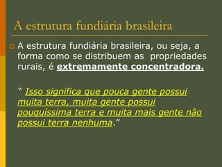  a saída de pessoas do campo para as cidades.Sistemas de criação pecuárioPode ser desenvolvida por meio de dois sistemas: o extensivo e o intensivo.Na criação intensiva, o gado é criado cercado em estábulos. Para alimentar o rebanho, o pecuarista procura usar tipos de capim mais nutritivos. Além disso, o gado recebe constantemente rações com reforço alimentar.A pecuáriaextensiva normalmente é realizada em grandes áreas onde os animais pastam livremente. O gado sobrevive à custa do alimento natural.