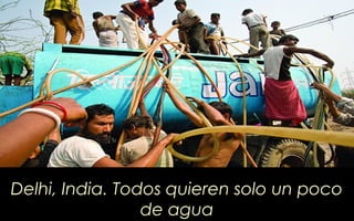 Delhi, India. Todos quieren solo un poco
de agua
 