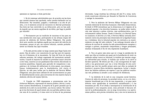 EN   LEGÍTIMA DESOBEDIENCIA                                              SOBRE   EL AHORA Y EL DESPUÉS


opiniones se expresan a título particular.                               electorales. Luego vendrían las reformas del año 91 y otras, inclu-
                                                                         yendo numerosos esfuerzos por disuadir la Objeción de Conciencia
      1. He de comenzar advirtiéndoles que, de acuerdo con las leyes     y castigar la insumisión.
que ustedes mismos han aprobado, están ustedes hablando con un
delincuente. Soy insumiso, juzgado y condenado a un año de pri-               5. Pero la abolición del Servicio Militar Obligatorio era una
sión, y en el momento actual me encuentro en libertad provisional.       cuestión elemental de derechos humanos y libertades democráticas.
Sus leyes me han convertido en un delincuente, pero no han podi-         Si desde el XVIII entendemos que la democracia es el régimen de la
do impedir que me sienta orgulloso de mi delito, que hago lo posible     voluntad popular y los derechos humanos, no podía haber institu-
por extender.                                                            ción más opuesta a ambos criterios, más antidemocrática, que el
                                                                         reclutamiento militar forzoso. Desde el derecho a la libertad hasta,
      2. Precisamente por mi condición de insumiso es hoy para mí        en ocasiones, el derecho a la vida, el Servicio Militar atentaba direc-
una satisfacción estar aquí, participando en las últimas etapas del      tamente contra los principios más elementales de la dignidad huma-
proceso de abolición del Servicio Militar Obligatorio. Hoy puedo         na y ciudadana. Que la voluntad popular era contraria a su mante-
decir ante ustedes con legítimo orgullo que soy parte del colectivo de   nimiento era algo del todo evidente. Y sin embargo durante años el
insumisos, porque sé que, sin nuestro esfuerzo, ustedes probable-        esfuerzo de muchos de ustedes ha sido primordialmente marginar y
mente no estarían hoy aquí reunidos.                                     castigar a quienes, asumiendo compromisos y riesgos personales,
                                                                         estaban reclamando el fin de esta imposición humillante.
      3. Ha sido preciso andar un largo camino para llegar hasta este
punto. Han de saber y ser conscientes de que hay poco de espontá-             6. Veo a la gente más joven que yo y tengo la satisfacción de
neo en el fenómeno de la insumisión. Se trata del fruto de mucho         saber que ellos no tendrán que pasar por la humillación de vestir un
esfuerzo anónimo, del trabajo organizado del movimiento antimili-        uniforme militar contra su voluntad, ni tendrán que simular ningu-
tarista. Cuando la mayoría de ustedes no prestaban mayor atención        na enfermedad para evitarlo, ni tendrán que acabar en la cárcel si
a este tema, nosotros ya nos pasábamos días enteros discutiendo en       deciden oponerse. Me felicito por ello, y nos encargaremos de expli-
nuestras asambleas, viajando para aprender de compañeros y com-          carles a las generaciones que van a verse liberadas de esta servi-
pañeras y de víctimas del militarismo en otros países, nos prepará-      dumbre que esto fue posible porque antes que ellos un puñado de
bamos cuidadosamente para la desobediencia civil contra el               hombres y mujeres libres decidieron organizarse, luchar y desobe-
Ejército; no sólo para luchar por la abolición del Servicio Militar      decer las órdenes militares sin esperar a que los políticos resolvie-
Obligatorio, sino para hacer además de este acontecimiento un paso       ran este problema ni atender a sus consejos de obediencia.
de desmilitarización social, para acercarnos de esta manera hacia la
abolición efectiva del mismo Ejército.                                         7. La abolición de la mili es una conquista social histórica.
                                                                         Cientos de miles de personas, la sociedad entera, se va a ver direc-
     4. Cuando en 1989 empezamos a presentarnos ante los                 tamente beneficiada por el fin de esta imposición, y en gran parte
Gobiernos Militares, expresando de manera pública, directa y novio-      deberán estar agradecidas al movimiento antimilitarista y a los
lenta nuestra desobediencia, la mayoría de la gente pensaba que la       insumisos por ello. Si se olvida o menosprecia la contribución de la
abolición de la mili era inconcebible, una locura radical. Sin embar-    insumisión a esta conquista social, como pretende el discurso ofi-
go en las elecciones de aquel mismo año sus partidos políticos toma-     cial de la profesionalización, con su jerga tecnocrática y su oportu-
ron nota de la cuestión y el tema entró en la feria de las promesas      nismo político, será preciso reivindicar una y otra vez la memoria de


                                  320                                                                       321
 