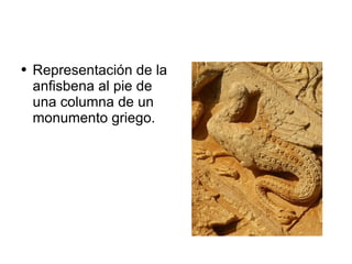 Representación de la anfisbena al pie de una columna de un monumento griego. 