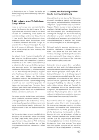 im Regierungsrat und im Grossen Rat werden wir          3. Unsere Berufsbildung verdient
auch künftig von guten Rahmenbedingungen profi-         (noch) mehr Anerkennung
tieren können.
                                                        Unsere Wirtschaft ist trotz allem auf den Weltmärkten
                                                        erfolgreich. Dazu trägt der Staat mit guten Rahmenbe-
2. Wir müssen unser Verhältnis zu
                                                        dingungen bei, die Unternehmen mit Innovationskraft
Europa klären
                                                        und grossem Engagement. Voraussetzung für eine er-
Europa ist nach wie vor unser wichtigster Handels-      folgreiche Tätigkeit ist, dass wir über genügend gut
partner. Wir brauchen den Marktzugang. Wir ver-         qualifizierte Fachkräfte verfügen. Dieses Reservoir ist
fügen heute über ein dichtes Geflecht von Verein-       aber nicht unbegrenzt gross. Die demografische Ent-
barungen zur Marktöffnung. Dieses System von            wicklung läuft hier gegen uns. Nur mit Zuwanderung
bilateralen Verträgen wird von der EU zunehmend         allein können wir unseren Bedarf nicht decken. Wir
in Frage gestellt. Gleichzeitig gibt es auch inner-     sind deshalb darauf angewiesen, eine möglichst hohe
schweizerisch immer wieder Bestrebungen, einzel-        Arbeitsmarktbeteiligung zu erreichen. Dafür müssen
ne bilaterale Abkommen abzuändern. Das gilt ins-        wir uns als Arbeitgeber und als Verband engagieren.
besondere für die Personenfreizügigkeit. Aus Sicht
der AIHK bringen die bilateralen Abkommen für           Es braucht weiterhin geeignete Massnahmen, um
unsere Volkswirtschaft per Saldo eindeutig mehr         Frauen ins Erwerbsleben zu bringen bzw. darin zu
Vor- als Nachteile.                                     halten. Dazu gehört aber auch eine Abkehr vom
                                                        Trend des frühzeitigen altersbedingten Ausscheidens
Das gilt auch für die Personenfreizügigkeit für sich    aus dem Arbeitsmarkt. Daran müssen wir arbeiten.
allein betrachtet. Wir könnten unseren Fachkräfte-      Wir können es uns nicht leisten, auf das Know-how
bedarf nicht ohne Zuzug von Personen aus dem Aus-       dieser beiden Gruppen zu verzichten.
land decken. Dass dies nicht nur positive Seiten hat,
ist unbestritten. Die Sorgen der Bevölkerung müssen     Insbesondere ist es in unserem Sinn – und arbeits-
ernst genommen werden. Wir tragen deshalb die           marktlich und damit letztlich für Volkswirtschaft und
flankierenden Massnahmen zur Personenfreizügig-         Gesellschaft wertvoll – wenn wir möglichst alle Jugend-
keit und deren konsequente Umsetzung als politi-        lichen mit einer geeigneten Ausbildung für den Ar-
schen Preis für diese Abkommen loyal mit. Forderun-     beitsmarkt fit machen. Hier ist die Schweiz insgesamt
gen nach einem Ausbau der flankierenden                 im internationalen Vergleich Weltmeister. Die Jugend-
Massnahmen lehnen wir aber entschieden ab. Unse-        arbeitslosigkeit ist konkurrenzlos tief. Nach wie vor fin-
re vergleichsweise liberale Arbeitsmarktregulierung     den aber nicht alle Jugendlichen den Weg in eine für
verschafft uns einen klaren Vorteil gegenüber EU-       sie geeignete Ausbildung. Hier haben wir ein Schnitt-
Staaten wie Deutschland oder Frankreich. Davon          stellen-Problem zwischen Schule und Wirtschaft. Es
profitieren ganz offensichtlich nicht einfach nur die   geht insbesondere auch um das garantierte Ausbil-
Arbeitgeber, sondern ebenso sehr die Arbeitnehmer.      dungsniveau, die Vergleichbarkeit und die Glaubwür-
Die tiefe Arbeitslosenquote beweist es!                 digkeit der Abschlusszeugnisse. Was wir aber nicht
                                                        wollen, ist ein Wildwuchs von zusätzlichen Angeboten
Wir müssen uns aber darüber hinaus gut überlegen,       und Institutionen für so genannte «Problemfälle».
welche zusätzlichen Abkommen mit der EU unserem
Land insgesamt dienen. Bei der Beurteilung von sek-     Nach mehreren Jahren mit knappem Angebot an
toriellen (branchenspezifischen) Abkommen ist nicht     Lehrstellen hat der Wind in vielen Berufen gedreht.
nur der Nutzen für eine Branche, sondern auch der       Die Unternehmen haben viele zusätzliche Lehrstellen
mögliche Schaden für den Rest der Wirtschaft einzu-     geschaffen. Dafür danke ich ihnen. Vermehrt bekun-
beziehen.                                               den Unternehmen nun Mühe, geeignete Jugendli-
                                                        che für die Besetzung ihrer Lehrstellen zu finden.
Die Stimmenden haben seinerzeit zum EWR-Beitritt        Das zeigt sich nicht nur bei gewissen, offenbar zu
Nein gesagt und würden nach meiner Einschätzung         wenig attraktiven, handwerklichen Berufen, sondern
erst recht – und zu Recht – Nein zu einem EU-Beitritt   vermehrt auch bei anspruchsvollen Berufslehren.
sagen. Von daher ist aus Sicht der AIHK der heutige     Gleichzeitig bleiben die Eintritte in die Mittelschulen
bilaterale Weg der einzig gangbare und zur Wah-         konstant oder steigen sogar weiter an. Wenn wir es
rung unserer wirtschaftlichen Interessen auch vollauf   nicht fertig bringen, auch gute und sehr gute Schü-
genügend.                                               lerinnen und Schüler für Berufslehren zu motivieren,

                                                                                                            47
 