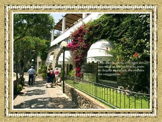 Logo quando aporta, o visitante deixa suas malas na Marina Grande, ponto de chegada da maioria, aos cuidados dos carregadores.   