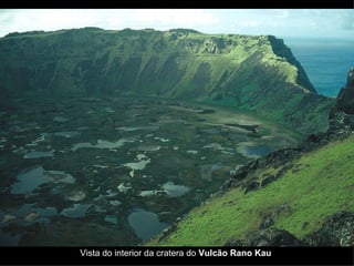 Vista do interior da cratera do Vulcão Rano Kau.
 