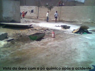 Vista da área com o pó químico após o acidente.
 
