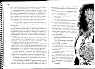 ~

    como uma baforada de charuto, e, em seguida, uma minúscula velha, só          todos a minha palavra de que daqui a sete noites nós
    pele e ossos, ergueu-se muito lentamente, até ficar sentada.                  o traremos novamente para conferir o resultado do
         Suas mãos apoiavam-se nas bordas de madeira do caixão. Os dedos          arranhão.
    eram finos e nodosos, como gravetos ressecados. A pele forrava o rosto             _ "Traremos", não! - Rosa Loba me corrigiu
    como papel celofane sobre uma caveira, tão fina que se podiam ver as          de novo. - Seu amigo Raimundo Pascoal cá fica
    raízes dos dentes. Uma manta preta. mofada e puída. com babados de            toda a sel11ana, con10 garantia.
    renda amarelados pelo tempo, cobria o esqueleto da velha. Era uma vi.,:!"         Tomei um susto. ~ão havia pensado nisso. 110s-
    pavorosa, mesmo para os olhos de um vampiro. mas o que mais me cho-           uei-me indignado:
    cou foi que aquele espectro usaa uma cabeleira postiça. uma bela penlCt          _ Desconfiam de mim' Isso é um despropó-
    morena. de cabelos longos e cacheados. Um cadáver vaidoso.                    sit'). 1111,1 arbitrariedade 1 Fazer meu amigo prisio-
         A velha ficou imóvel. sentada dentro do caixão. olhos vidrados. "18"    neiro. tendo apenas uma leve suspeita'
    respirava. Apenas desprendia, de vez em quando, pequenas baforaebs                  _ ~30 perca seu tempo a falar, que as pala-
    de poeira cinza.                                                              vras desacreditam as obras. Tenho cá certeza de
         - Esta é ilaria Romana - Rosa Loba explicou -, a vampira mais           que são culpados, que já sei há tempos que Rai-
    velha de Portugal. llorcegão a foi buscar, num cemitério do outro lado       mundo Pascoal não se conforma em ser vampiro
    do Tejo, porque Maria Romana tem o poder de revelar se o sangue de            e que até hoje, duzentos anos depois, ainda sonha
    um humano foi contaminado pelo de um vampiro. Ela arranhará a pele            com sua amada Almerinda. Todas as mulheres
    do bebê com sua unha. Se, em sete noites, o arranhão tiver deixado uma        dos prostíbulos de Lisboa sabem que ele sofre por
    marca permanente, há sangue de vampiro correndo nas veias desse pe-           não ter uma família.
    queno corpo.                                                                      Ela estava bem informada.
         Eu não esperava pela aparição de uma coisa como aquela ... Maria               Tentei ser mais agressivo, pegando Rai-
    Romana. Mas uma chefe de congregação precisa ter seus truques, mm-             mundo pelo braço:
    trar por que é a líder. Tudo bem. Eu continuava tranqüilo. A velha                  - Vou levá-Io comigo de qualquer jeito.
    podia arranhar o bebê todo que não ia acontecer nada.                               - Se digo pedra, pedra há de ser, mes-
         Rosa Loba descobriu o bebê e levou-o no colo, nu, para junto da velha.    mo que seja pau! - ela gritou.
    Eu não acreditava que ela tivesse forças para levantar o braço, mas Maria           :lorcegão deu dois passos para a fren-
    Romana começou a erguer a mão direita, fechada, lentamente, como uma           te, na minha direção, o suficiente para que
    marionete guiada por um fio invisível. Também muito devagar, foi esten-        eu soltasse Raimundo e me conformasse
    dendo o dedo indicador, e aí vimos sua imensa unha, preta de sujeira.          com seu destino.
          Rosa Loba aproximou o bebê daquele dedo descarnado. Num sú-                    Ela tornou a embrulhar o bebê na man-
    bito movimento para a frente e para baixo, como se tivesse levado uma          ta e o devolveu a mim:
     descarga elétrica, Maria Romana arranhou a coxa esquerda do bebê.                 - Daqui a uma semana, se o arranhão
          O sangue apenas aBorou à superfície. Uma fina linha vermelha.            tiver se transformado numa cicatriz. vocês
          Maria Romana foi amparada por Morcegão, que a deitou novamen-            três vão para a fogueira. Vampiros que des-
     te no caixão e começou a fechar a tampa.                                      respeitam as regras não têm uma segunda
          - Fiquei admirado com os poderes de Maria Romana - eu disse,             chance. Cachorro que come galinha não
     para aparentar segurança. - Como estudioso, gostaria de voltar para           serve mais para tomar conta de galinhei~
     saber mais sobre ela. Agora precisamos levar o bebê para casa. Têm             ro. Só matando.
 