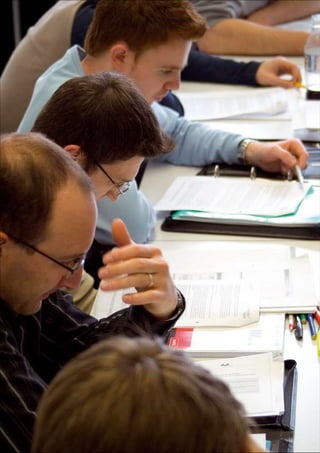 8




Studienkonzept
Der berufsbegleitende Studiengang Master of Advanced Studies (MAS) in Mehrwertsteu-
er FH gliedert sich in ein zwei Semester umfassendes Diploma of Advanced Studies (DAS)-
Studium sowie in ein einsemestriges MAS-Studium mit anschliessender Masterarbeit. Das
DAS-Studium führt zu einem selbständigen Teilabschluss Diploma of Advanced Studies in
Mehrwertsteuer und ist Voraussetzung für die Zulassung zum Mastersemester. Studieren-
de, die das Studium nicht mit dem Titel Master of Advanced Studies in Mehrwertsteuer FH
abschliessen wollen, können das Mastersemester absolvieren und anstelle der Master The-
sis eine Semesterarbeit schreiben. Diese Variante führt zum Certificate of Advanced Studies
(CAS) in internationaler Mehrwertsteuer.


Die Weiterbildung wird jährlich angeboten und beginnt jeweils im April. Das DAS wird mit 30
ECTS-Punkten, das CAS mit 20 ECTS-Punkten und das MAS mit 60 ECTS-Punkten bewertet.



April                         Oktober                        April                            Oktober



        1. Semester                   . Semester                   3. Semester                    Masterarbeit
        Module 1+2                    Module 3+4                    Module 5+6                      Modul 7
                                      Diplomarbeit              Semesterarbeit für CAS


           DAS                            DAS                         CAS/MAS                           MAS




                                                       Diploma of                     Certificate of                  Master of
                                                       Advanced Studies in            Advanced Studies in             Advanced Studies in
                                                       Mehrwertsteuer FH              internationaler                 Mehrwertsteuer FH
                                                                                      Mehrwertsteuer
 