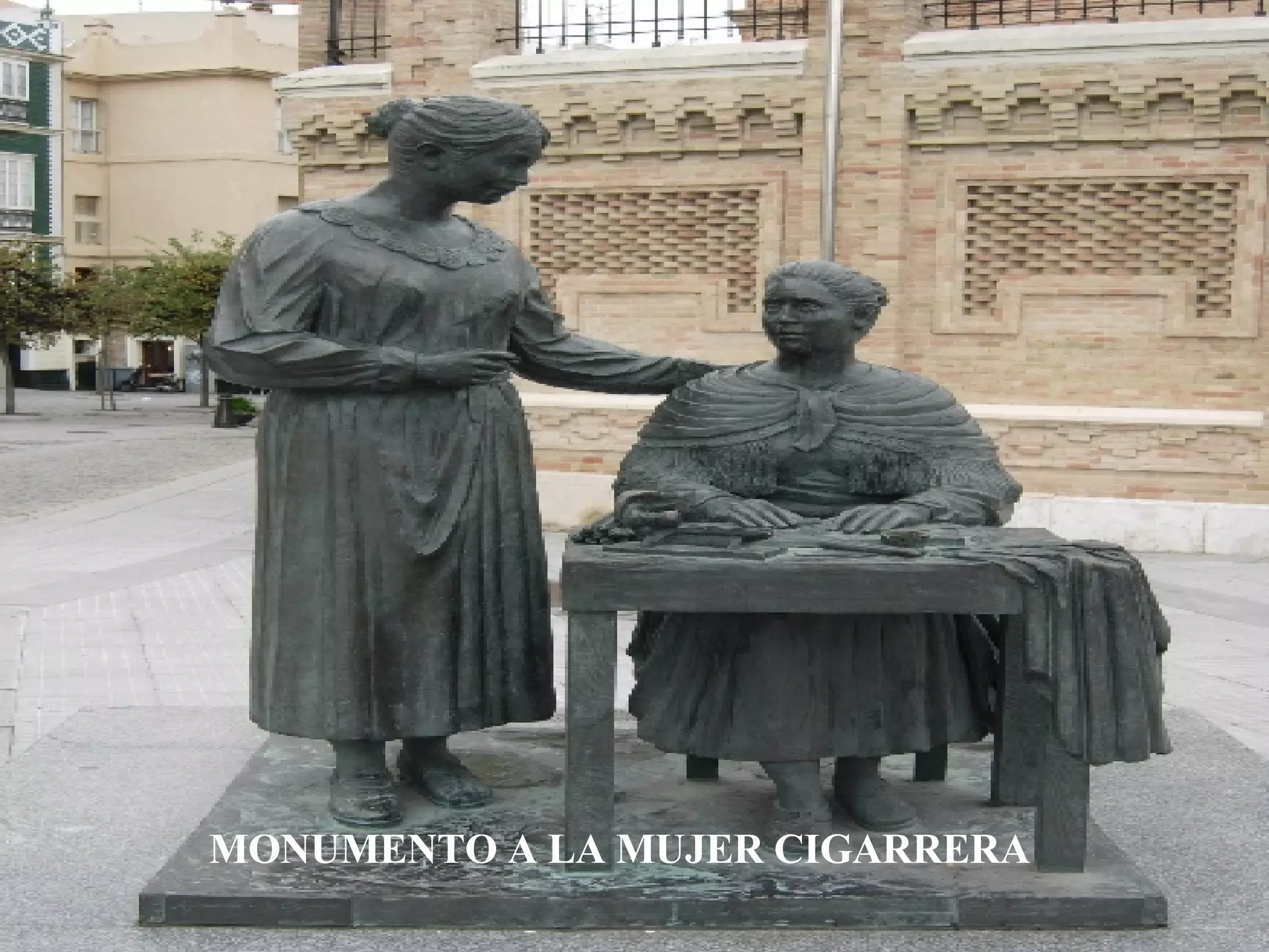 MONUMENTO A LA MUJER CIGARRERA