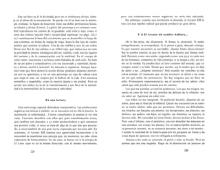 Este ser lleva en él la divinidad, pero no es totalmente divino, traba­ja 
en el plano de la encarnación. Se puede ver él un lazo con la mitolo­gía 
cristiana: la figura de Jesucristo tiene esa doble pertenencia huma­na 
(Jesús) y divina (Cristo). La pelvis del personaje y su columna verte­bral 
reproducen los colores de la guadaña: azul cielo y rojo, como si 
estos dos colores (acción vital y receptividad espiritual; ver págs. 122 y 
ss.) constituyeran la base del crecimiento que se desarrolla a lo largo de 
esta columna, en forma de espiga de trigo, hasta la flor roja de cuatro 
pétalos que sostiene la cabeza. Una de sus rodillas y uno de sus codos 
llevan una flor de tres pétalos o un trébol rojo, que indica una vez más 
la actividad en puntos estratégicos del ser: rodilla y codo son los lugares 
del carisma y de la comunicación con la multitud. En el cuerpo de 
color carne, una pierna y un brazo están bañados de azul cielo. Se trata 
de un ser activo y comunicativo, a la vez encarnado y espiritual, huma­no 
y divino, mortal e inmortal. Su máscara es espantosa. Aunque haya­mos 
visto que lleva dentro la acción divina, podemos dejarnos aterrori­zar 
por su apariencia, y ver en este personaje un cojo de cabeza vacía 
que siega al azar, sin respeto por la belleza de la vida. Una amenaza 
terrorífica e inapelable, como la muerte injusta y sin piedad. Pero su 
acción nos indica la vía de la transformación y nos lleva de la mortali­dad 
a la inmortalidad de la consciencia individual. 
En una lectura 
Esta carta exige especial delicadeza interpretativa. Las predicciones 
negativas son tóxicas e inútiles: no es necesario ver en ella la muerte, la 
mutilación, la enfermedad... Ciertos consultantes se asustan al ver esta 
carta. Conviene descubrir con ellos qué gran transformación evoca, 
qué cambios son deseados o ya están produciéndose y qué amenazas 
nos permite evitar. A veces se trata de algo de lo que hay que prescin­dir, 
a veces también de una gran ira no expresada que necesita salir. En 
ocasiones, el Arcano XIII expresa una agresividad inconsciente o la 
necesidad de manifestar una energía que, de momento, no sabe cómo 
expresarse de forma positiva. En ese caso, es bueno ver si la energía de 
El Loco (que va en la misma dirección, con el mismo movimiento, 
228 
pero con connotaciones menos negativas) no sería más adecuada. 
Sin embargo, cuando una revolución es deseada, el Arcano XIII la 
trae con una rapidez radical que puede producir un gran alivio. 
Y si El Arcano sin nombre hablara... 
«Si te das prisa, me alcanzarás. Si frenas, te alcanzaré. Si andas 
tranquilamente, te acompañaré. Si te pones a girar, danzaré contigo. 
Ya que nuestro encuentro es inevitable, ¡hazme frente ahora mismo! 
Soy tu sombra interior, la que ríe detrás de la ilusión que llamas reali­dad. 
Paciente como una araña, engastada como una joya en cada uno 
de tus instantes, compartes tu vida conmigo; si te niegas a ello, no vivi­rás 
en la verdad. Ya puedes huir al otro extremo del mundo, que yo 
siempre estaré a tu lado. Desde que naciste, soy la madre que no deja 
de darte a luz. ¡Alégrate entonces! Sólo cuando me concibes la vida 
cobra sentido. El insensato que no me reconoce se aferra a las cosas 
sin ver que todas me pertenecen. No hay ninguna que no lleve mi 
sello. Permanente impermanencia, soy el secreto de los sabios: ellos 
saben que sólo pueden avanzar por mi camino. 
Los que me asimilan se vuelven poderosos. Los que me niegan, tra­tando 
en vano de huir de mí, pierden las delicias de lo efímero: son 
sin saber ser. Agonizan sin saber vivir. 
Los niños no me imaginan. Si pudieran hacerlo, dejarían de ser 
niños, pues soy el final de la infancia. Quien me encuentra en su cami­no 
se vuelve adulto: sabe que me pertenece. Devoro sus dificultades, 
sus triunfos, sus fracasos, sus amores, sus decepciones, sus placeres, sus 
dolores, sus padres, sus hijos, su orgullo, sus ilusiones, su riqueza, lo 
devoro todo. Mi voracidad no tiene límite, devoro incluso a los dioses. 
Pero con el último, con el auténtico, una vez disueltas las máscaras en 
mis entrañas, me rompo los dientes. En su indescriptible misterio, en 
su presencia ausente, en su ausencia presente, me mato a mí misma... 
Cuando la totalidad de la materia pasa por mi garganta sin fondo y las 
cosas dejan de aparecer, me veo obligada a esfumarme. 
Gracias a mí, todo se convierte en polvo y todo se hunde. Pero no 
pienso que sea una tragedia. Hago de la destrucción un proceso de 
229 
 