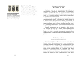 Estrategia de reposicionamiento 
En este caso, la petición del 
consultante es acerca de comenzar 
algo. Esto corresponde a la carta A 
(La Fuerza). Se reorganiza la tirada 
para hacer que cumpla este objetivo 
(La Fuerza en tercera posición). 
Reposicionamiento: C-R-A. 
Lectura: Aquí, el primer paso (XV) ya es 
o bien un contrato, o bien una enorme 
creatividad. Estamos ante un artista que ha 
resuelto el problema. O ha conseguido el 
contrato deseado, o se ha puesto a hacer en 
función de su talento: a producir la película 
o a dirigirla él mismo. La Luna está 
entonces en estado de aceptación y pasa 
inmediatamente a la acción, con La Fuerza. 
530 
Los aspectos psicológicos 
de la lectura del Tarot 
Para leer el Tarot, hay que ser consciente de que todo está en 
movimiento en el universo, en perpetuo cambio. Por consiguiente, 
también el consultante. Si vemos a la persona que tenemos delante 
como un ser dinámico, nos guardamos de hacer predicciones que la 
traben. Por el contrario, tendemos a permitir que dirija su movimien-to 
en la dirección que le resulte útil. 
Hemos visto que los aspectos pasados, presentes y futuros están 
simultáneamente en nosotros. La formación que hayamos recibido en 
la infancia por parte de nuestro entorno familiar sigue actuando en 
nuestro comportamiento. Ese presente, muy influido por nuestro 
pasado, contiene un futuro en ciernes. Cambiando de mirada respec-to 
a nuestra situación presente es como podremos orientarnos hacia 
el objetivo que deseamos. 
Esta toma de consciencia vale por tanto para el lector de Tarot, 
que, consciente del poder que le confiere su posición frente a una 
persona en busca de ayuda o de consejos, debería considerar el ejerci-cio 
de su arte como la ocasión de identificar cada vez más sutilmente 
sus proyecciones y de estar cada vez más sencillamente al servicio de la 
persona. 
Ayudar al consultante 
a resolver sus contradicciones 
A menudo los objetivos que llevan a una persona a consultar a un 
lector de Tarot se vuelven confusos debido a deseos contradictorios. 
No estamos hechos de un solo bloque: con frecuencia queremos algo 
y su contrario, un temor disimula un deseo, uno proyecta en un ele-mento 
externo la solución que en realidad debe encontrar en sí 
mismo. Por eso resulta útil trabajar con la diversidad de las fuerzas 
interiores. A cada instante podemos encontrarnos, frente a una 
misma situación, con un «sí» y con un «pero», una aceptación y una 
negación, un impulso y un temor. Tomar consciencia de las fuerzas 
531 
 