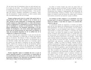 Tú, me siento ante el consultante como un cielo azul que reci-be 
el paso de una nube... En realidad no leemos para decirle 
al consultante lo que es sino para comprenderlo. El día en que 
lo comprendamos por entero desapareceremos... Creo, en ver-dad, 
que nuestro verdadero consultante es la muerte. Trata-mos 
de entenderla. Cuando morimos, es decir cuando somos 
ella, nos disolvemos por fin en la Verdad. 
Ningún tarólogo puede decir la verdad. Sólo puede decir su 
interpretación de la verdad. Cuando se lee el Tarot, no se 
sabe. Porque lee para comprender, el tarólogo debe continuar 
leyendo aunque no comprenda lo que ve. Como toda interpre-tación 
es fragmentaria, la abundancia de interpretaciones hace 
que el consultante se acerque al conocimiento... No hay pre-guntas 
insignificantes. Las preguntas superficiales o las pro-fundas, 
las inteligentes o las necias tienen igual importancia: 
puesto que las interpretaciones de cada arcano son infinitas, el 
valor de la pregunta dependerá no de su calidad sino de la 
calidad de la respuesta del tarólogo. 
Me di cuenta de que comprender lo que veía era una ilu-sión. 
Para comprender en verdad algo se tendría que descifrar 
qué es el universo. Sin abarcar el todo es imposible saber a 
ciencia cierta lo que es una de sus partes. El consultante no es 
un individuo aislado. Para saber quién es, el tarólogo, aparte 
de conocer su vida desde el momento en que fue gestado y 
parido, tendría que conocer la vida de sus hermanos, padres, 
tíos, abuelos, y si es posible la de sus bisabuelos. Saber qué 
educación ha recibido, conocer los problemas de la sociedad 
en que ha vivido, y los arquetipos y la cultura que han formado 
su mente... 
Siendo imposible captar la totalidad del otro, es por lo 
mismo imposible juzgarlo. La positividad o la negatividad de 
un acontecimiento no pertenecen a este hecho; son sólo inter-pretaciones 
subjetivas. Por deferencia al consultante es prefe-rible 
buscar siempre la interpretación positiva. 
592 
Un árbol, al mismo tiempo que eleva sus ramas hacia el 
cielo, hunde sus raíces en la tierra. La luz es infinita, la oscuri-dad 
es infinita. Escarbar en el sufrimiento que porta nuestro 
inconsciente nos conduce a impregnarnos del sufrimiento de 
toda la humanidad, el dolor es infinito. Una vez expresados el 
llanto y la cólera es más útil buscar los valores que se ocultan 
cual tesoros en nuestro ser esencial. La paz es infinita. 
Un tarólogo no debe comparar a su consultante con otras 
personas que se le parecen físicamente. Comparar, como una 
manera de definir, es una falta de respeto a la esencial dife-rencia 
de cada ser. 
El consultante puede no conocerse a sí mismo y la mayor 
parte de las veces ignorar las influencias que ha recibido de su 
árbol genealógico. Si conoce un solo idioma, si no ha viajado a 
países lejanos, si no ha estudiado otras culturas, si nunca ha 
inmovilizado su cuerpo para meditar, si teniendo que elegir 
entre hacer y no hacer ha elegido no hacer rehuyendo por 
miedo al fracaso toda experiencia nueva, se puede decir que 
su inconsciente se le presenta no como lo que es, un aliado, 
sino como un misterio inquietante, un enemigo... Nunca sabrá 
cuál es la base real de lo que piensa, siente, desea o hace... Por 
lo cual, durante la lectura del Tarot, sus preguntas, por muy 
superficiales que parezcan, ocultarán procesos psicológicos 
profundos. «¿Debo ir al salón de belleza, teñirme el pelo y 
cambiar de peinado?» Pregunta muy simple, al parecer frivola, 
que sin embargo puede recibir una respuesta profunda. Si sólo 
fuera lo que dicen las palabras, ¿qué necesidad tendría la per-sona 
de ser aconsejada? Le bastaría con tomar ella sola su deci-sión. 
Pero se podría ver que con este teñido y cambio de pei-nado 
la consultante está expresando su deseo de cambiar de 
vida, abandonar la soledad o por el contrario terminar con 
una pareja; o bien, en otro aspecto, iniciar nuevas experien-cias, 
buscar ser reconocida; que expresa insatisfacción consigo 
misma o el descubrimiento de nuevos valores que la obligan a 
desprenderse de una antigua personalidad, etc. El Tarot nos 
593 
 